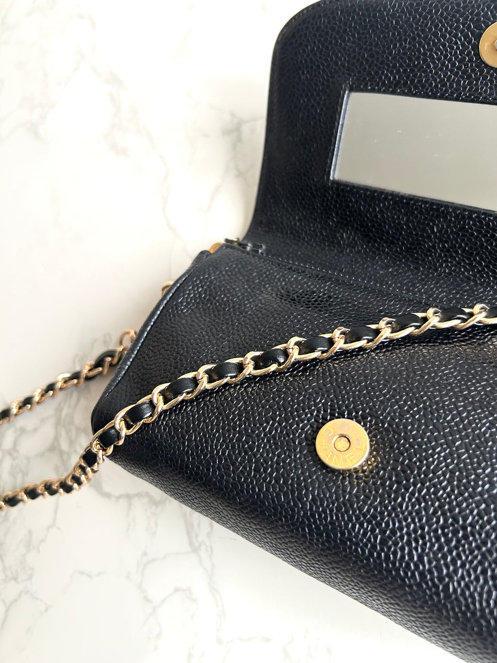 Chanel連鏡子黑金魚子醬皮革包 側背包 斜背包 中古包