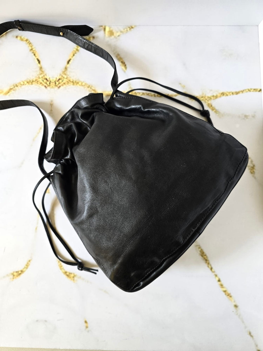 Loewe 黑金色Anagram納帕皮革水桶包 側背包 斜背包