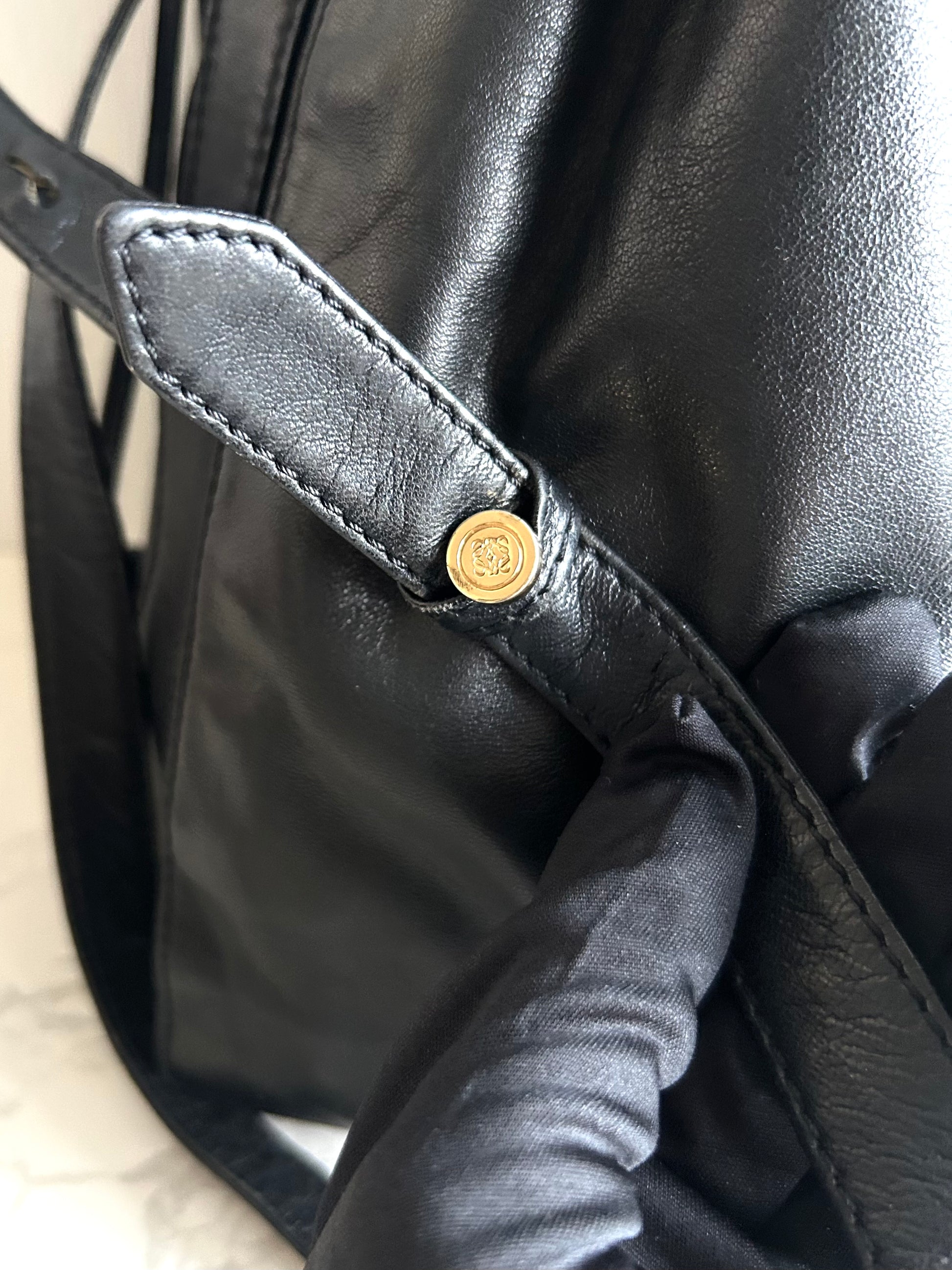 Loewe 黑色納帕皮革抽繩包 側背包 斜背包