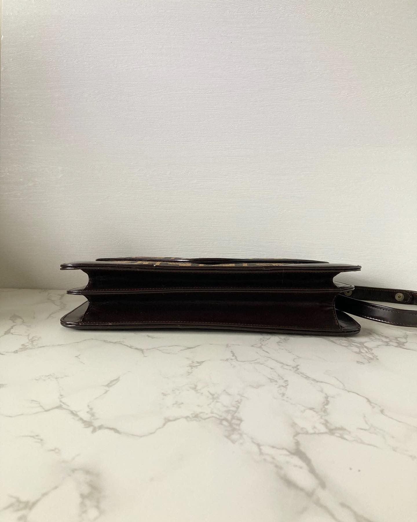 FENDI Zucchino 稀有咖啡色老花金扣側背包/腋下包