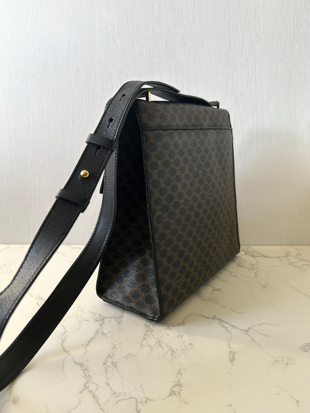 CELINE rare black old flower gold rotating buckle leather Kelly side bag / oblique bag