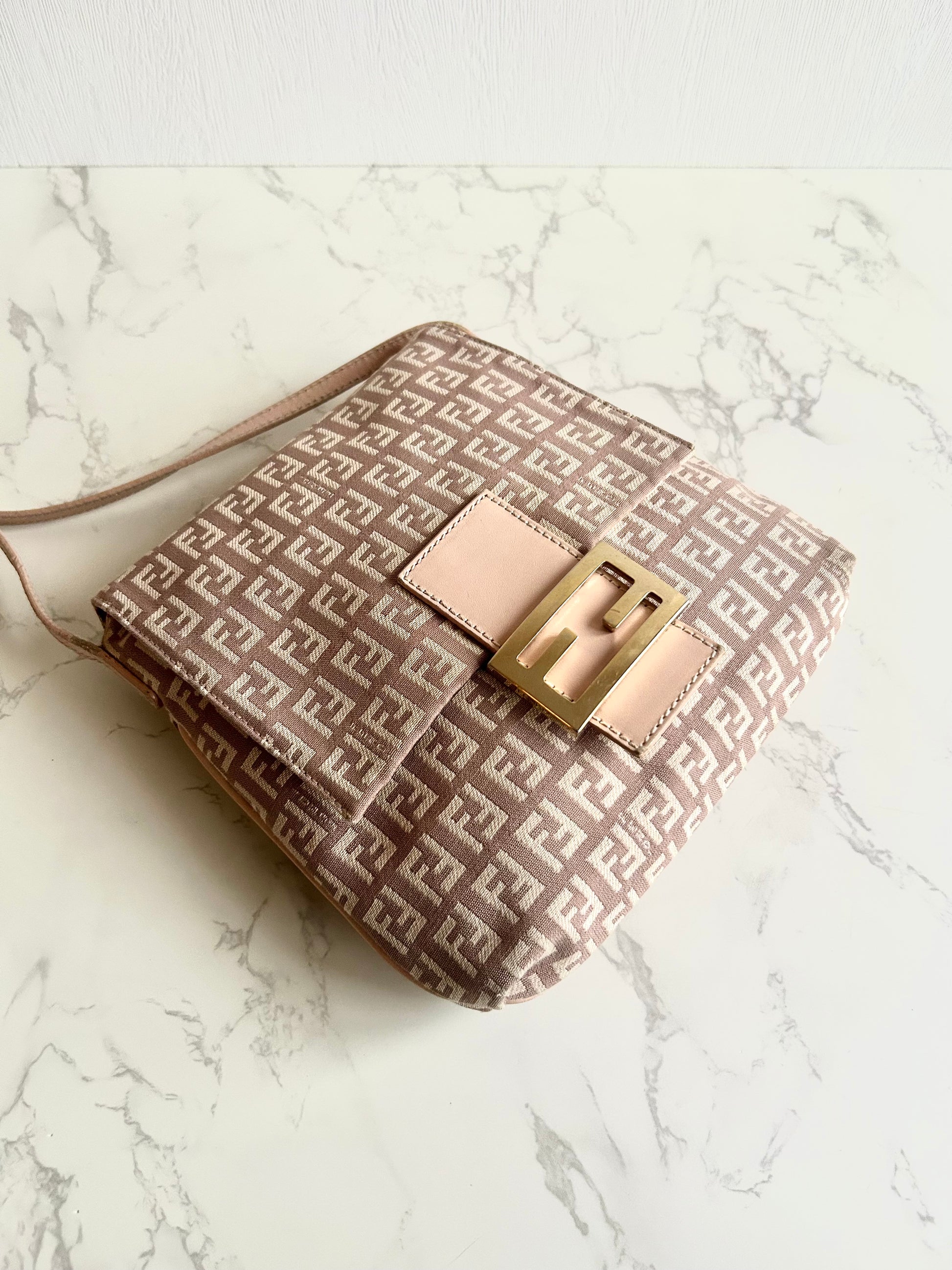 FENDI 稀有Zucca粉紅色老花銀扣豆腐包/側背包/斜背包