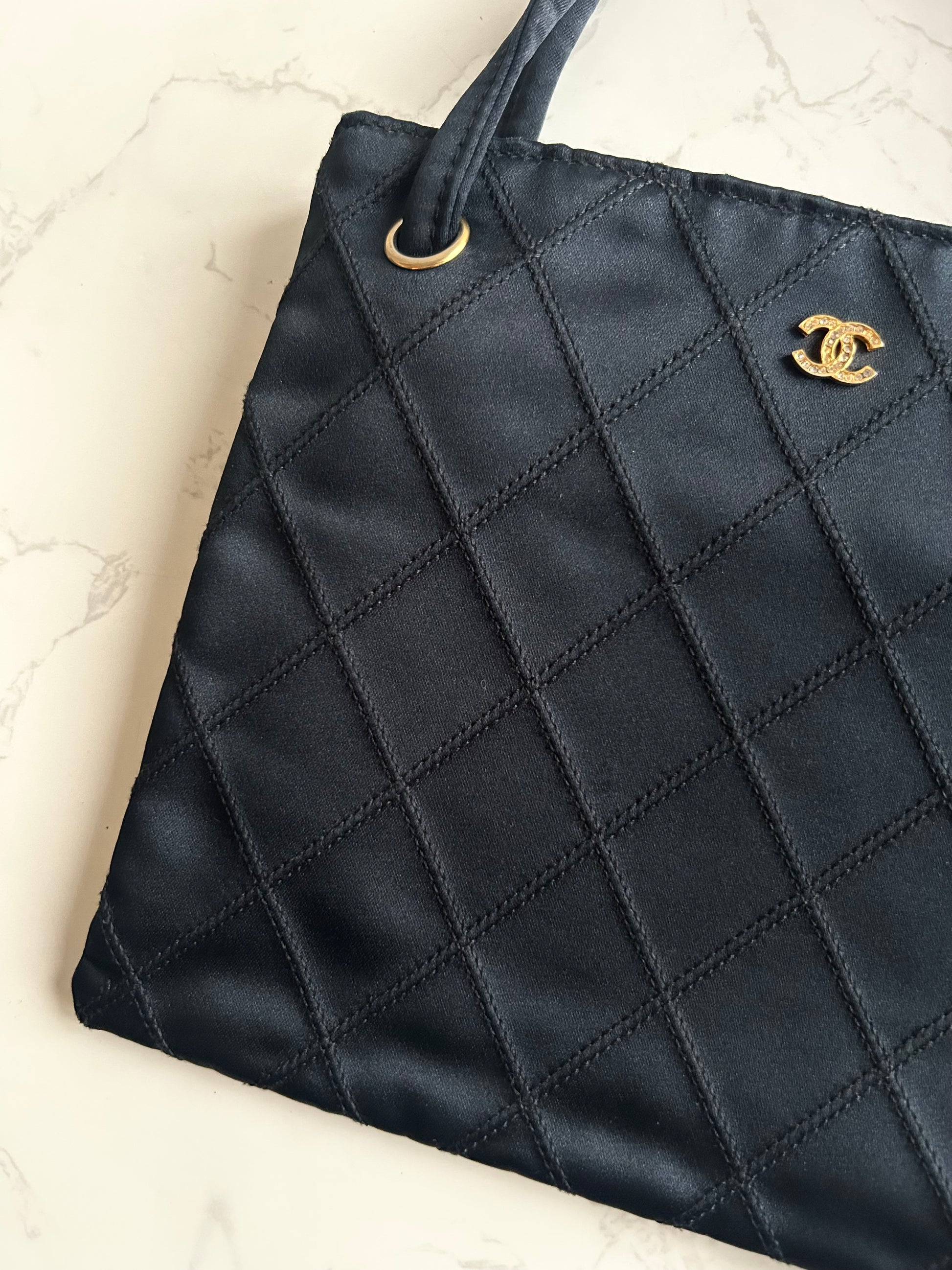 稀有Chanel中古絲絹黑色Matelassé水鑽托特包