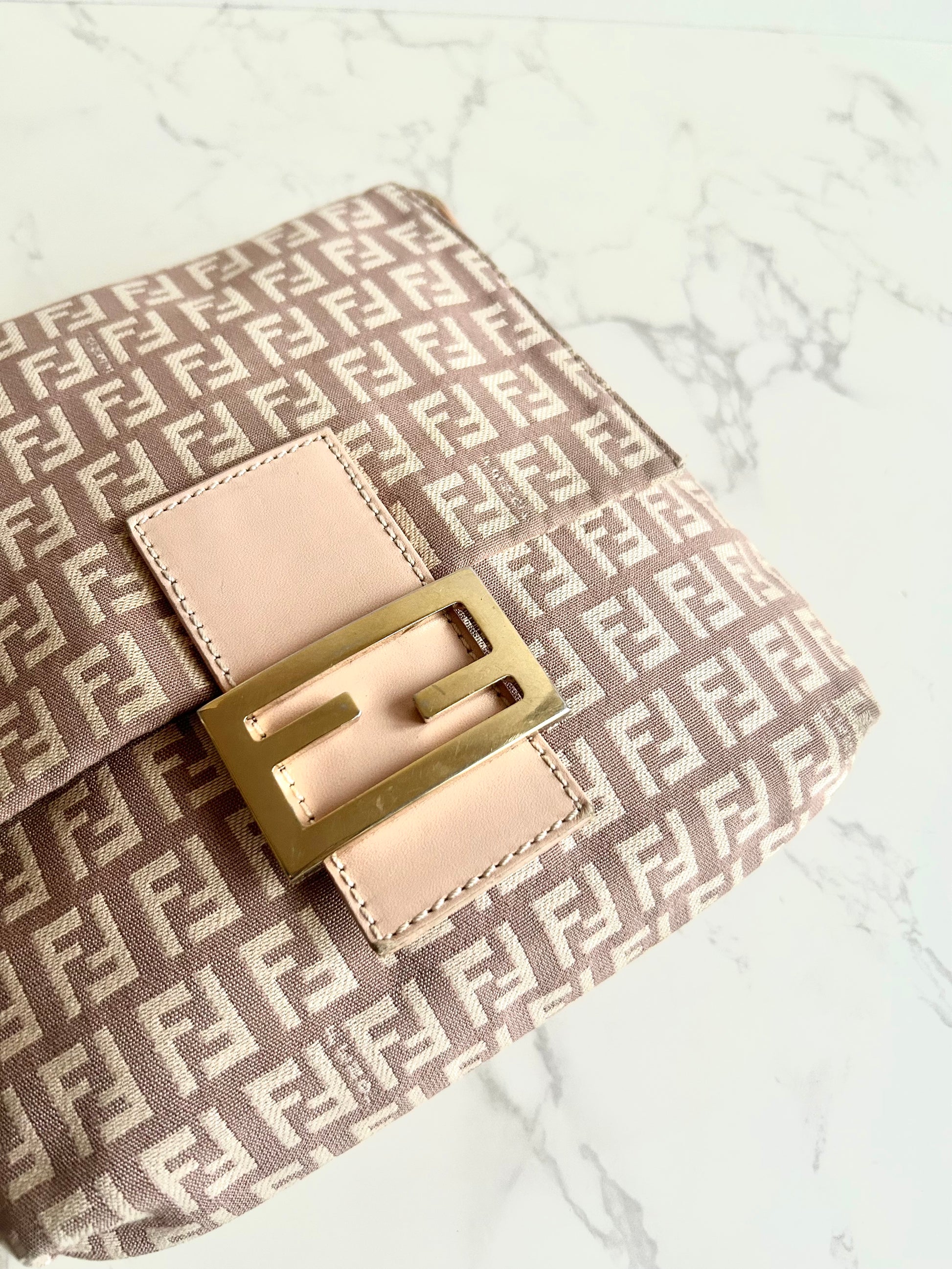 FENDI 稀有Zucca粉紅色老花銀扣豆腐包/側背包/斜背包