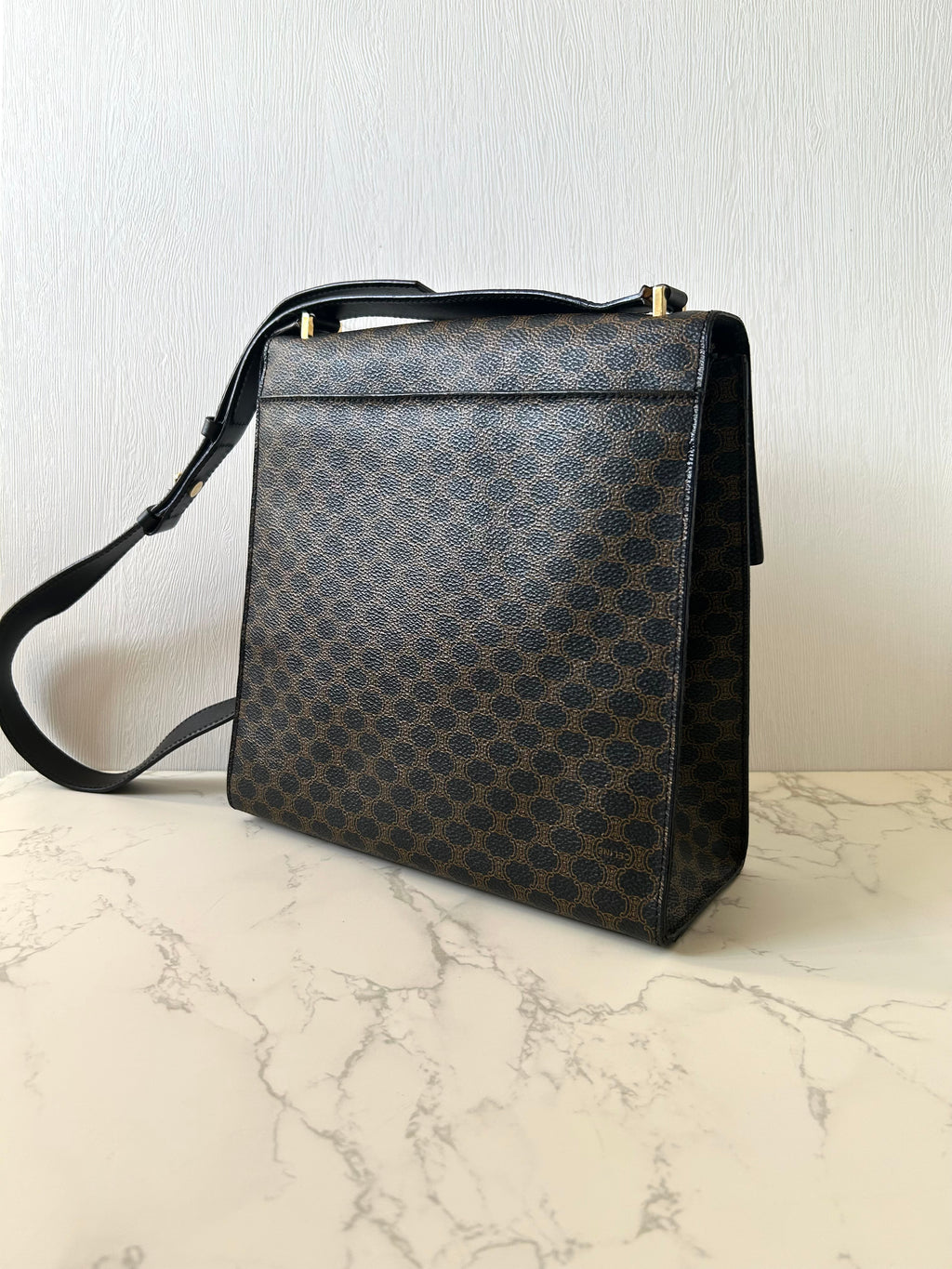 CELINE rare black old flower gold rotating buckle leather Kelly side bag / oblique bag