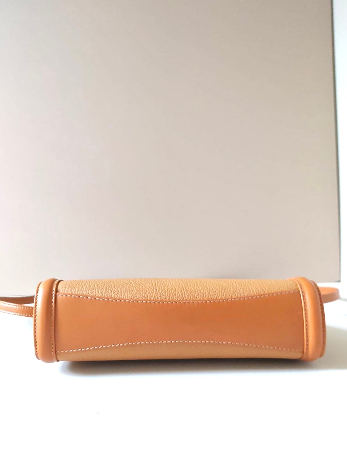 GUCCI rare caramel coffee color matching leather small bag/side bag/crossbody bag/clutch bag