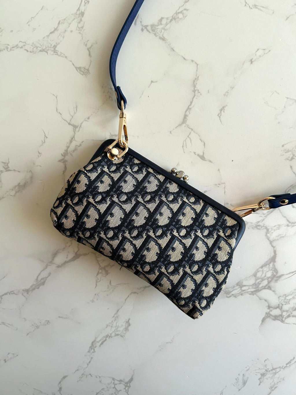 CHRISTIAN DIOR dark blue old flower mouth gold dumpling side bag / clutch bag / oblique bag