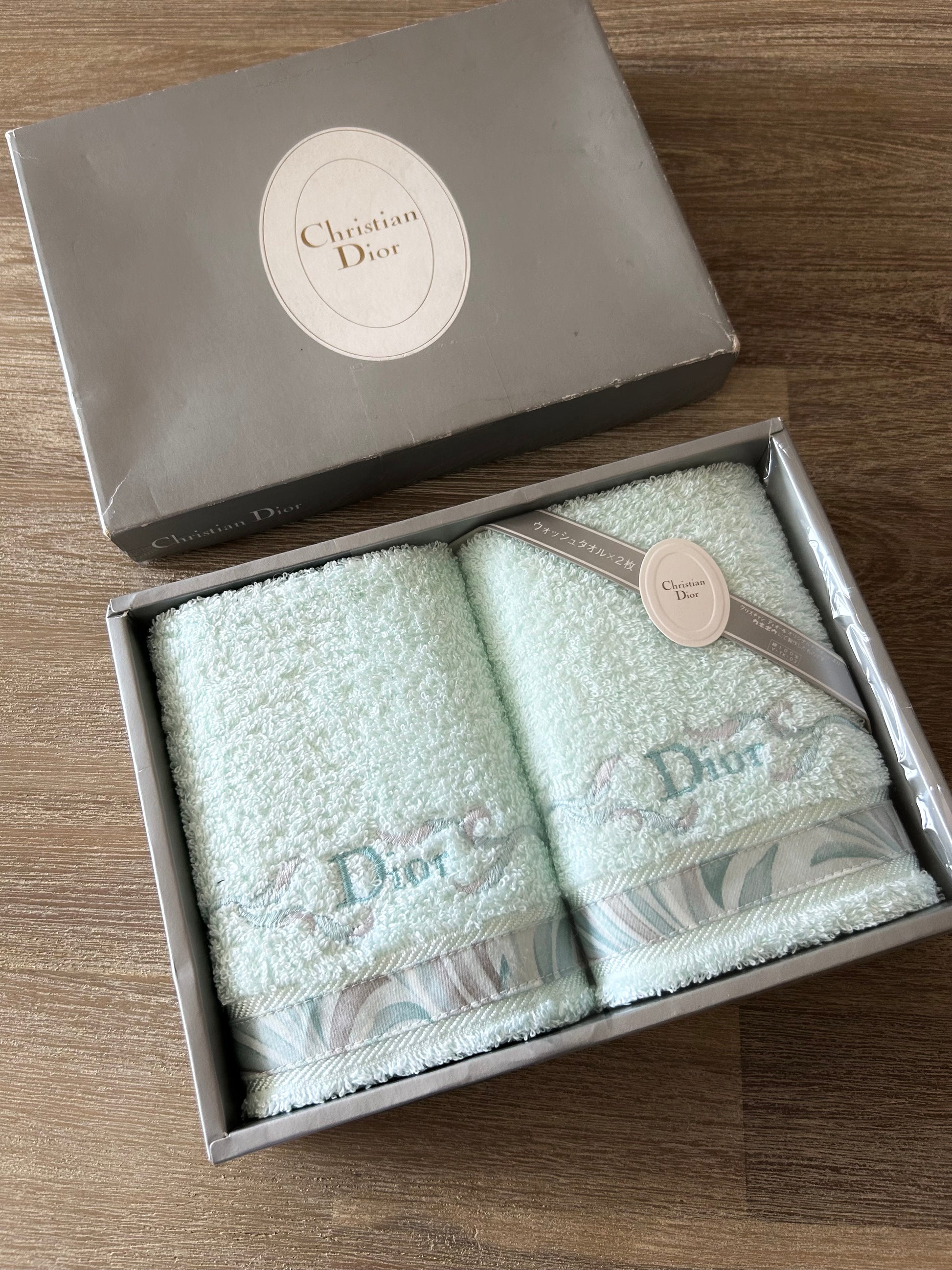 女神節滿額 HKD$3888贈品 - CHRISTIAN DIOR經典毛巾禮盒