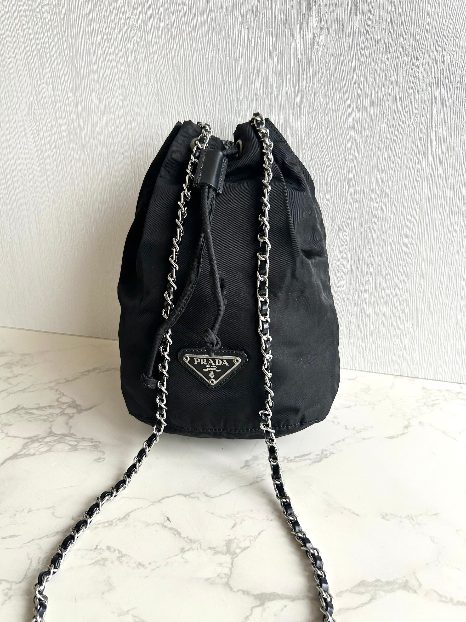 中古Prada黑銀鏈子迷你水桶包 側背包 斜背包
