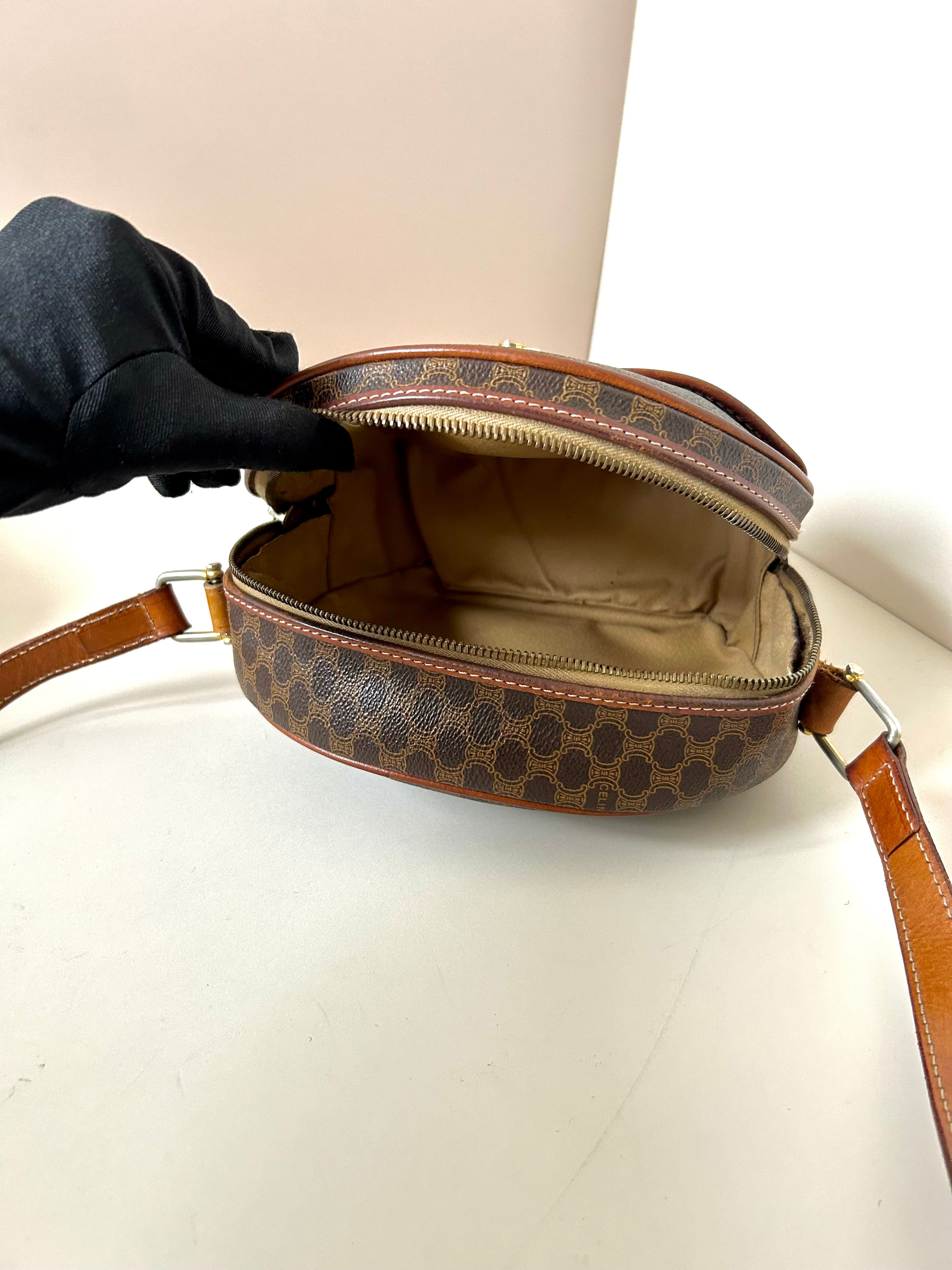 CELINE rare coffee-colored old flower small shell box bag/side backpack/oblique backpack