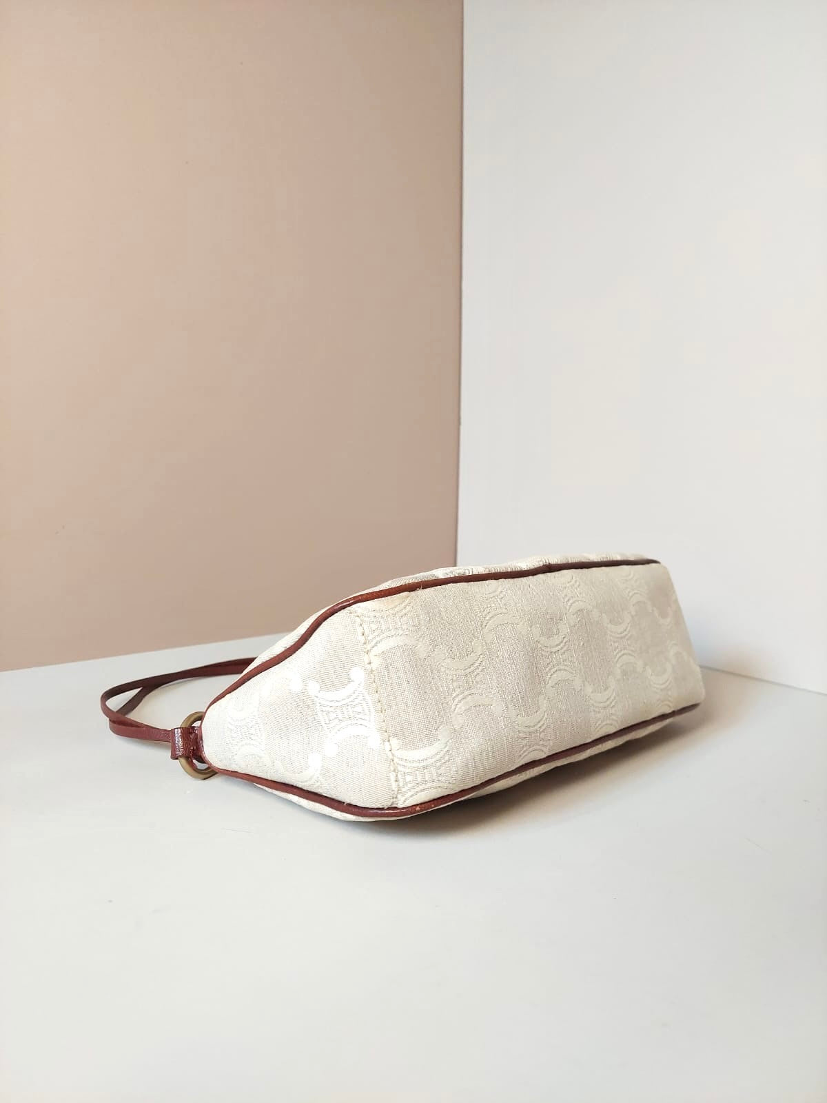 CELINE rare milk tea color Arc de Triomphe old flower small bag/side backpack/underarm bag