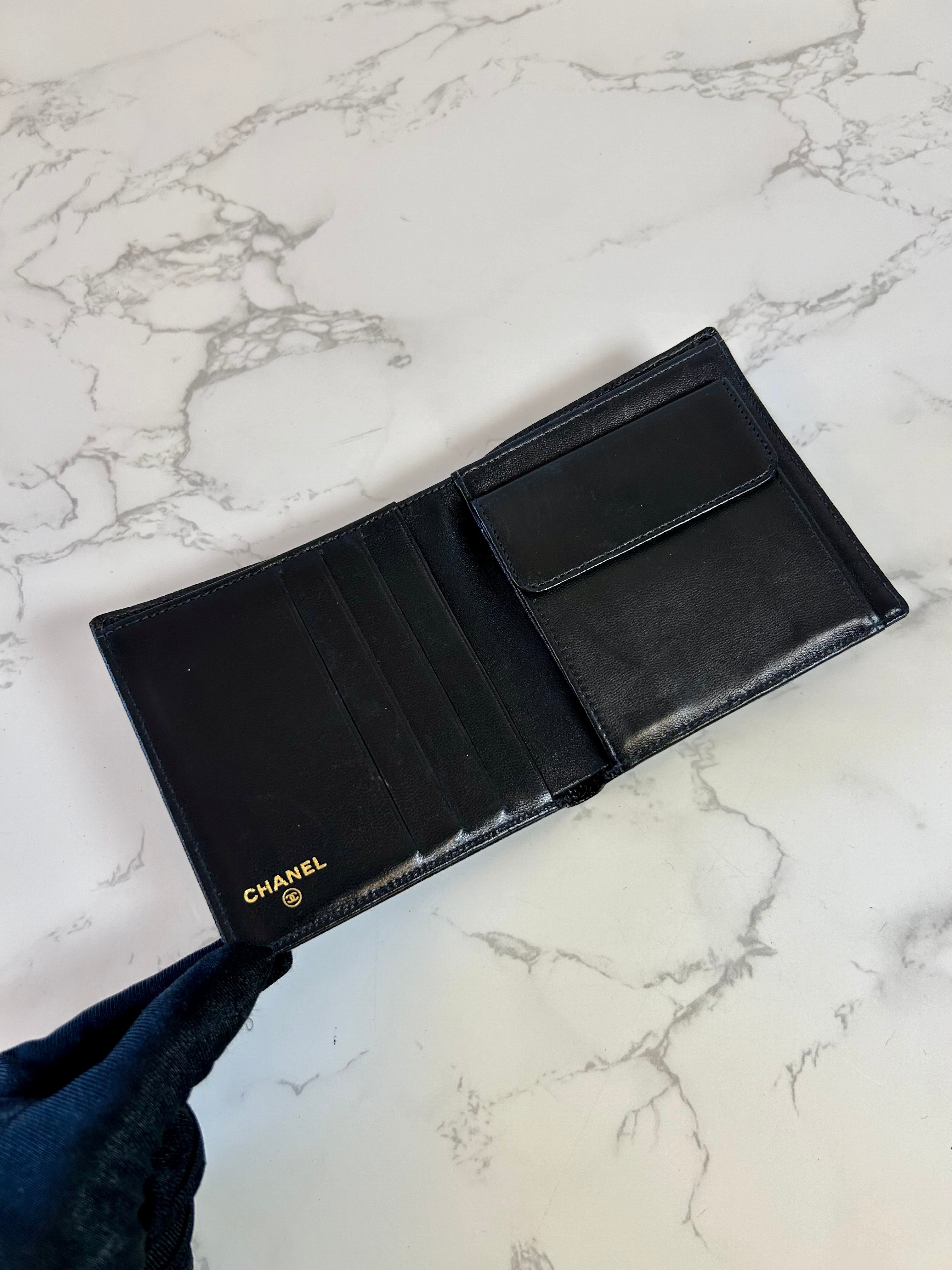CHANEL rare black caviar cowhide leather bi-fold short wallet/wallet/purse for men and women