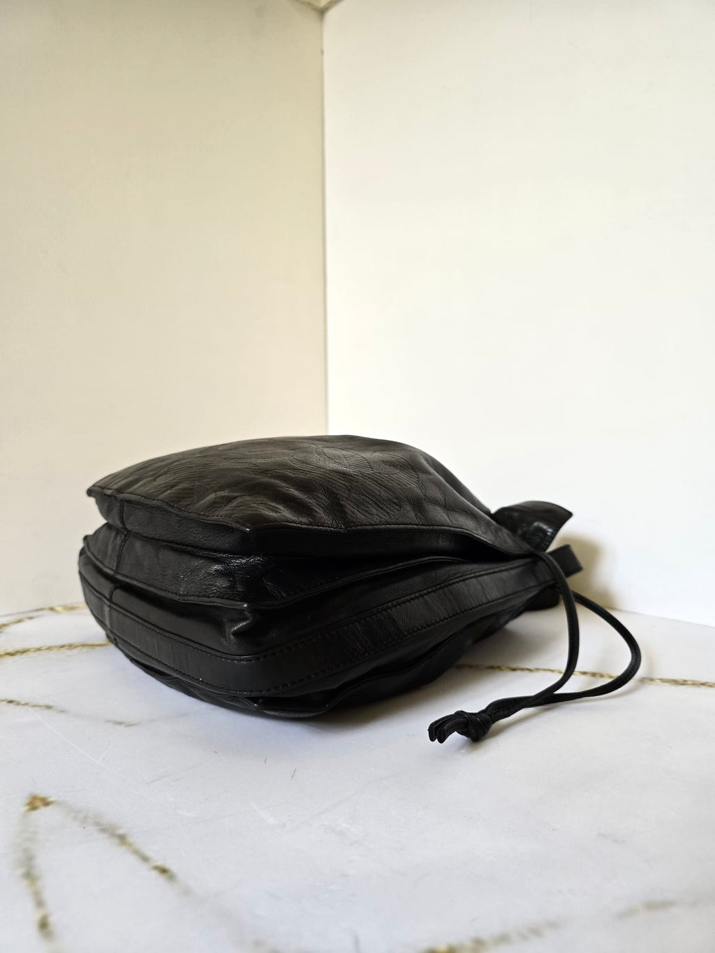 Loewe 黑金色Anagram納帕皮革水桶包 側背包 斜背包