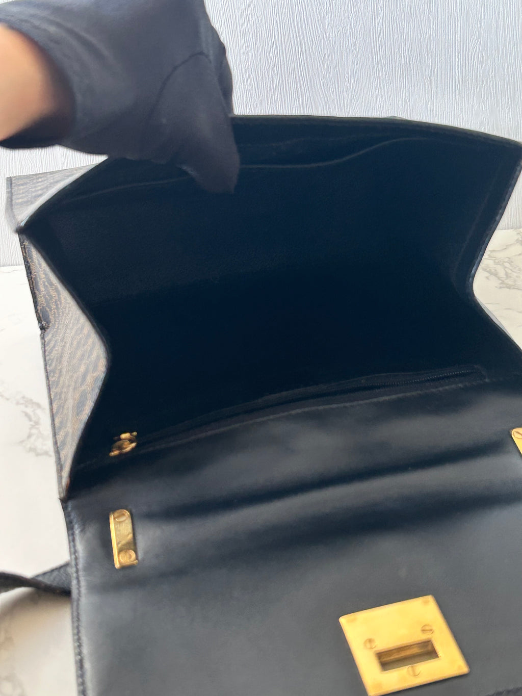 CELINE rare black old flower gold rotating buckle leather Kelly side bag / oblique bag