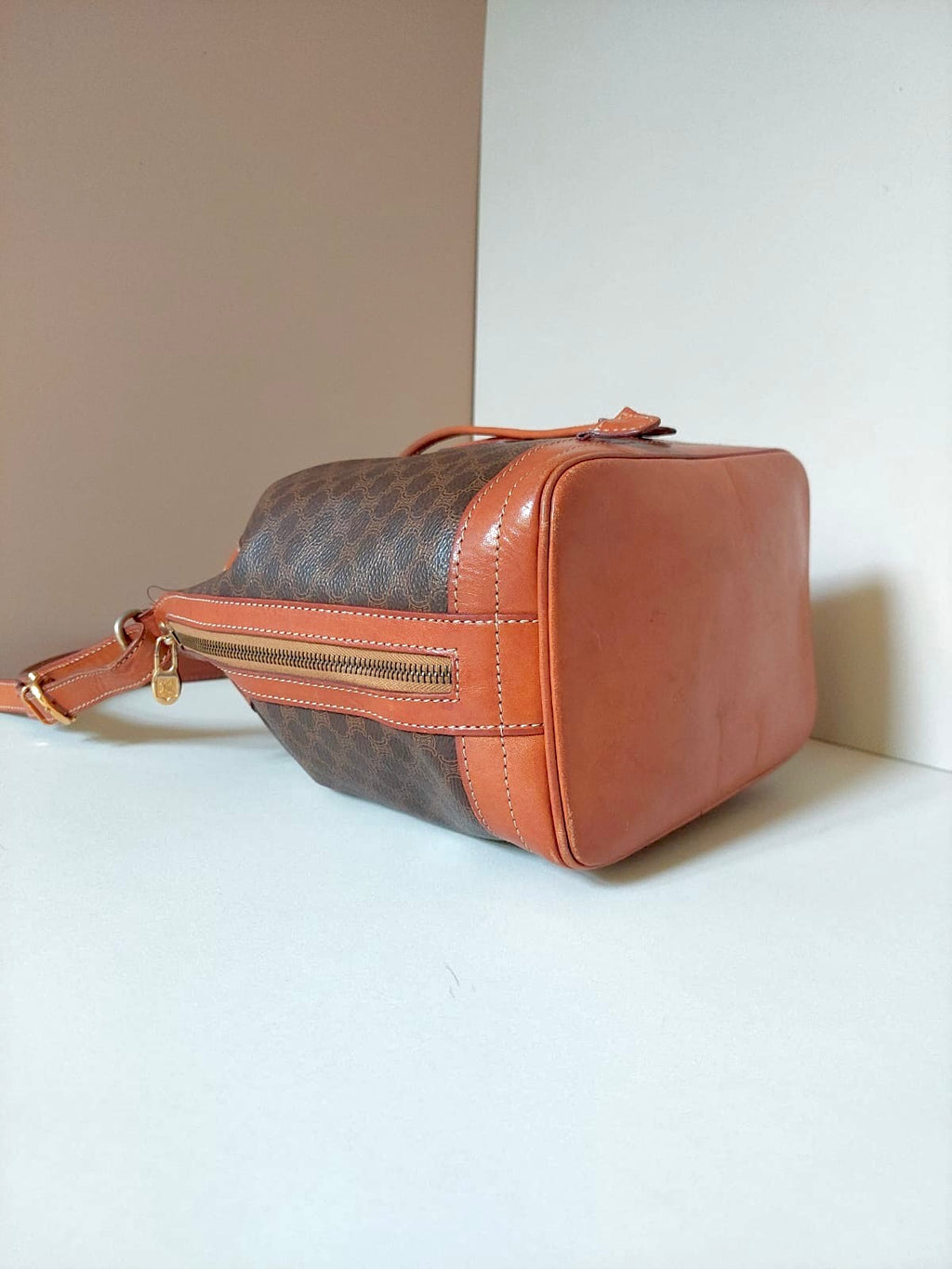 CELINE 咖啡色老花皮革單肩抽繩水桶小包/側背包 - 日本中古二手Vintage