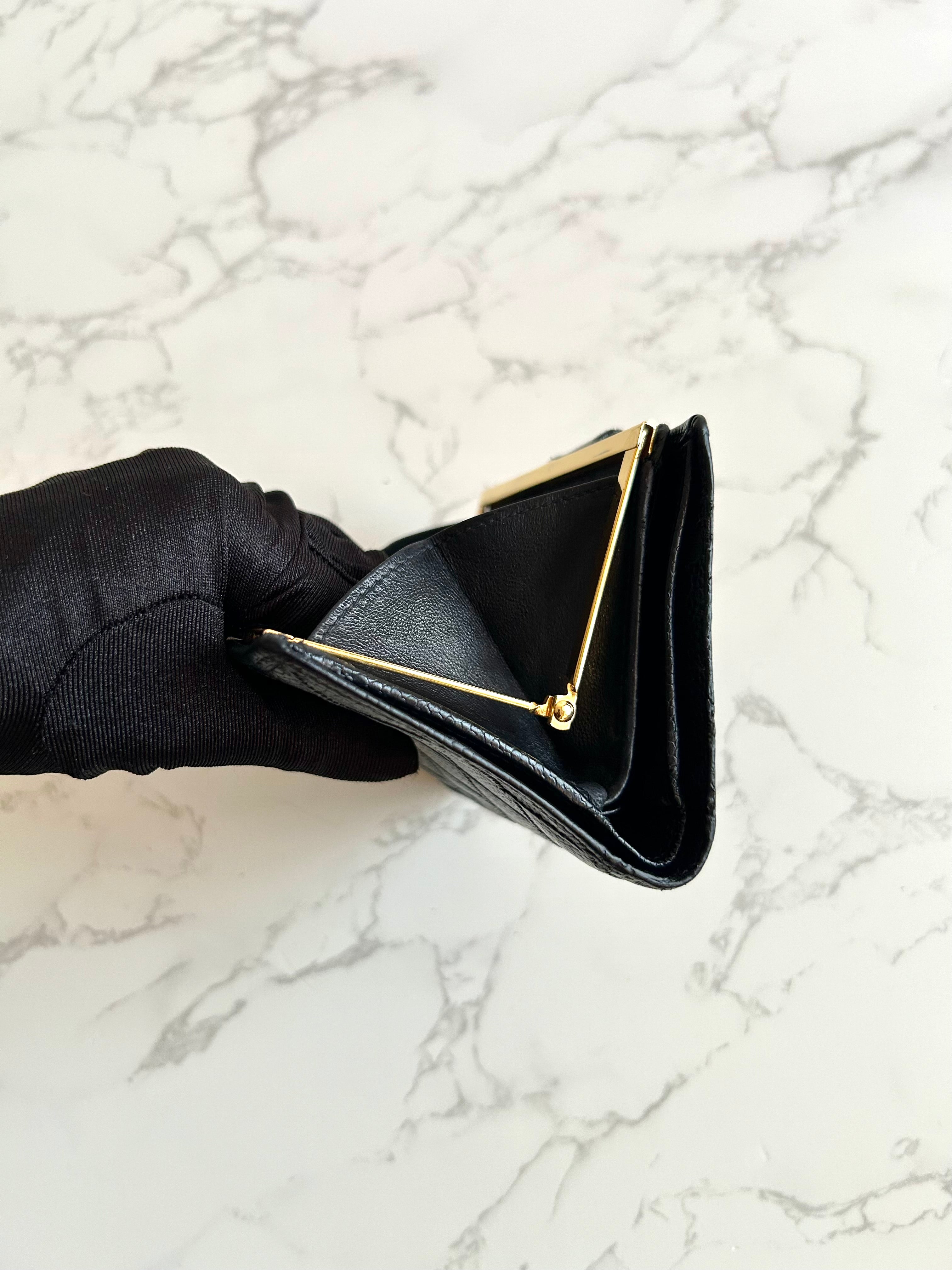 CHANEL rare gold buckle black caviar cowhide leather short wallet / wallet / purse