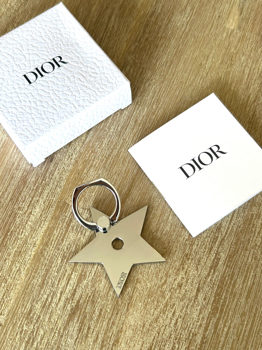女神節滿額 HKD$3888贈品 - CHRISTIAN DIOR 星星手機支架