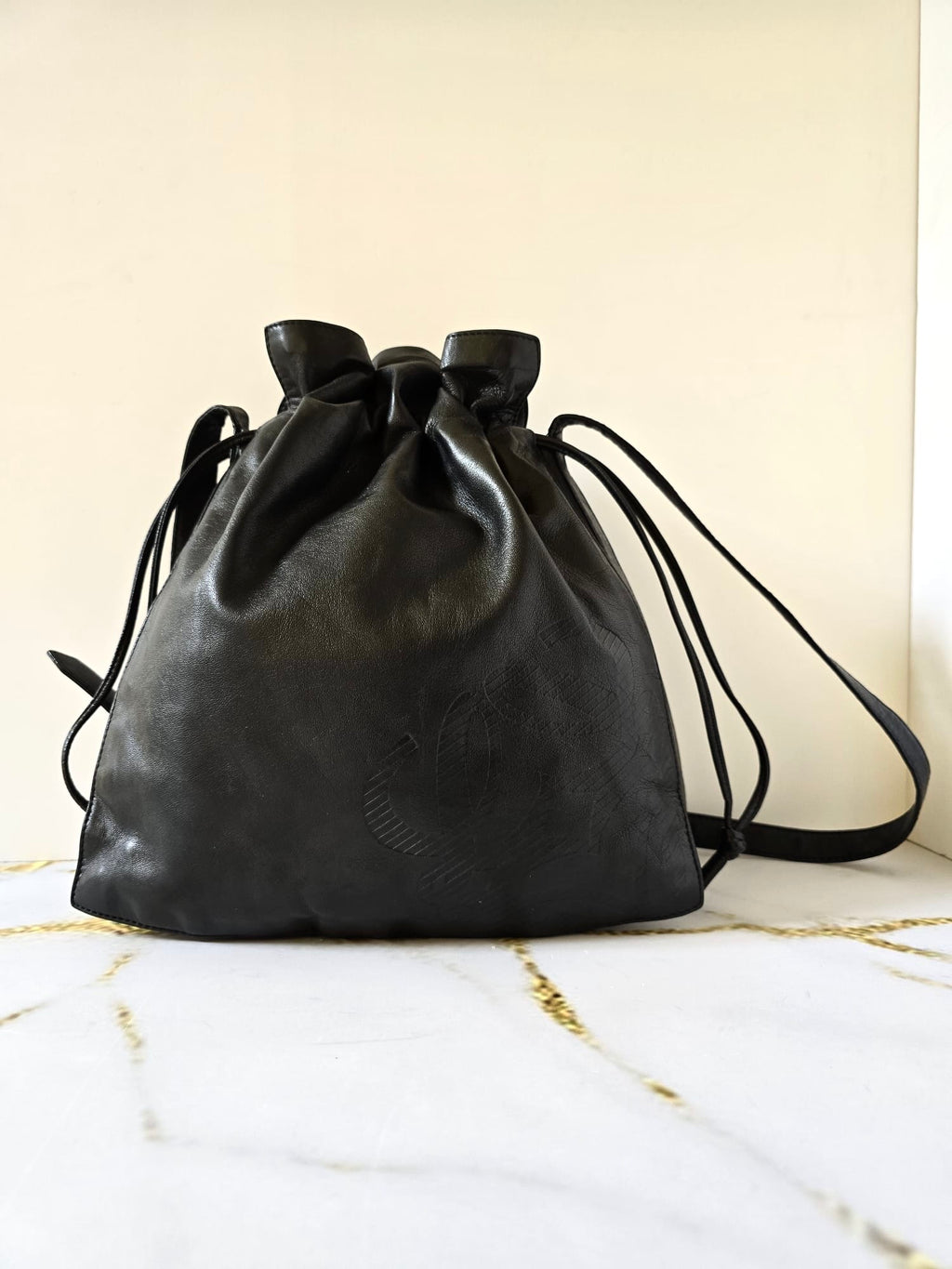 Loewe 黑金色Anagram納帕皮革水桶包 側背包 斜背包