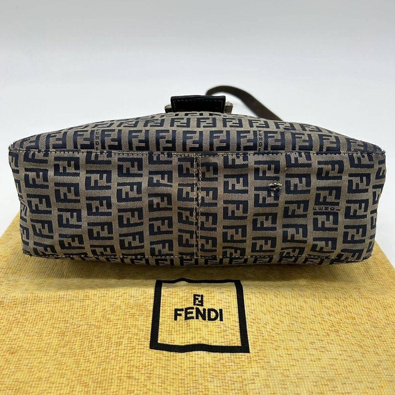 FENDI Zucchino 咖啡色老花銀扣法棍腋下包/側背包