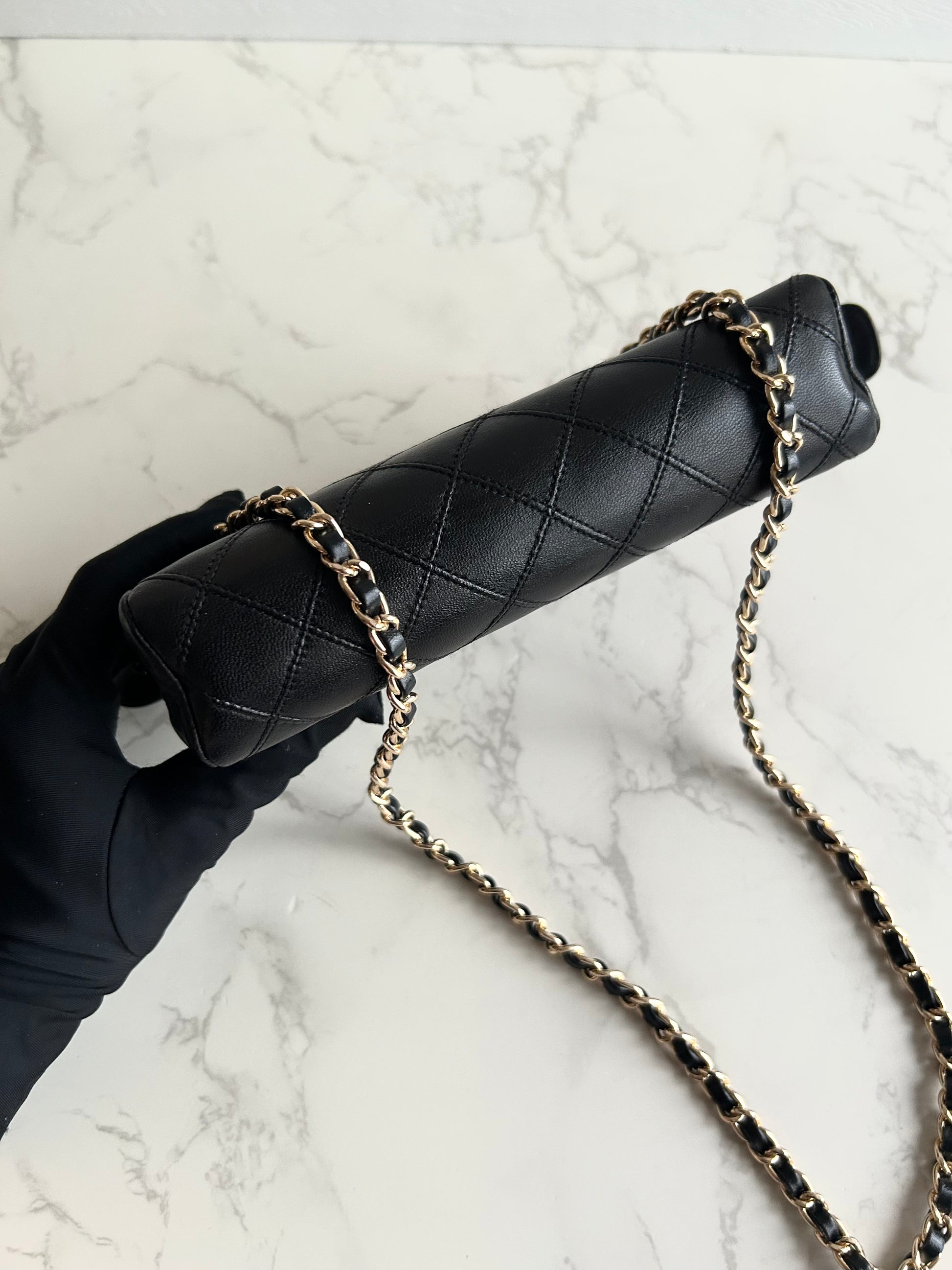 Chanel 黑色小羊皮革Matelassé斜背包/單肩包/側背包