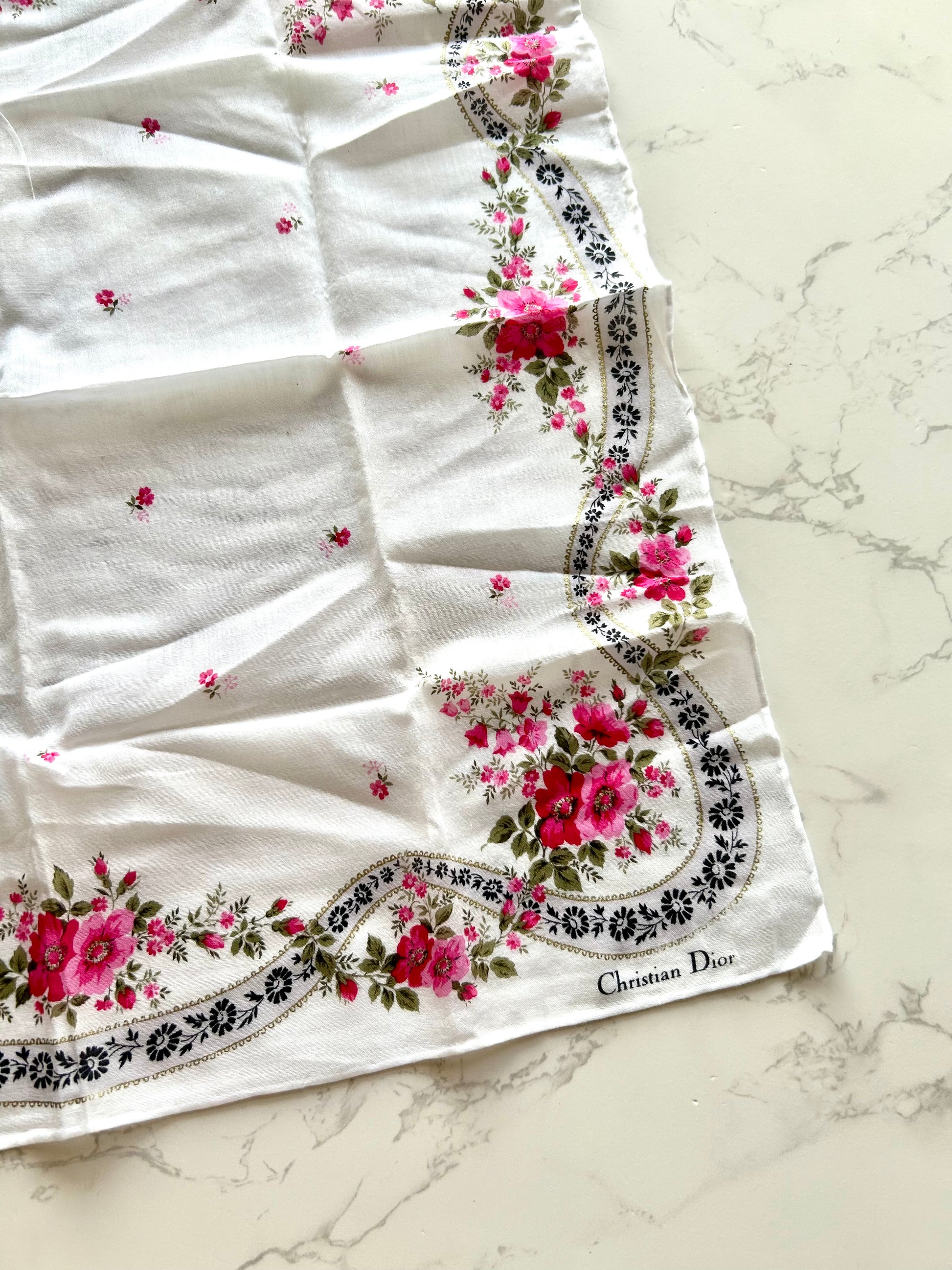 DIOR / FENDI中古方型絲巾（約46x46cm)或配件（隨機款式）· 新春禮品