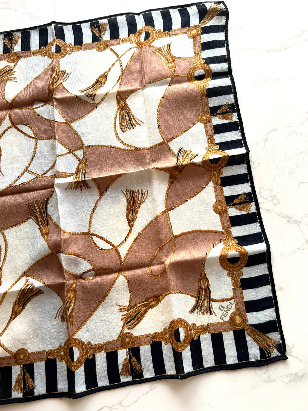 DIOR / FENDI中古方型絲巾（約46x46cm)或配件（隨機款式）· 新春禮品