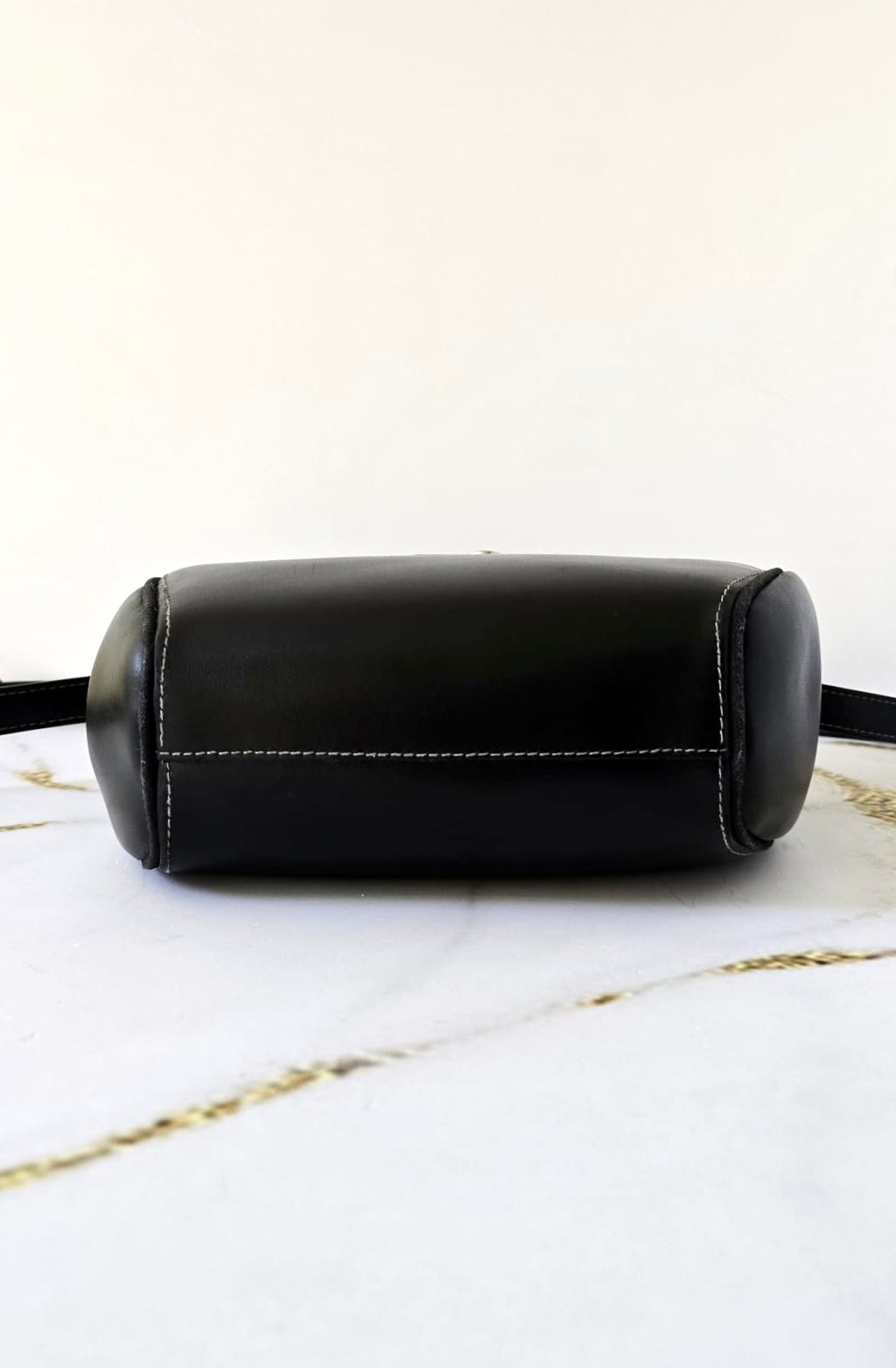 Fendi Pre-owned Black and Gold Tone Turn-lock Dumpling Bag Shoulder Bag Crossbody Bag