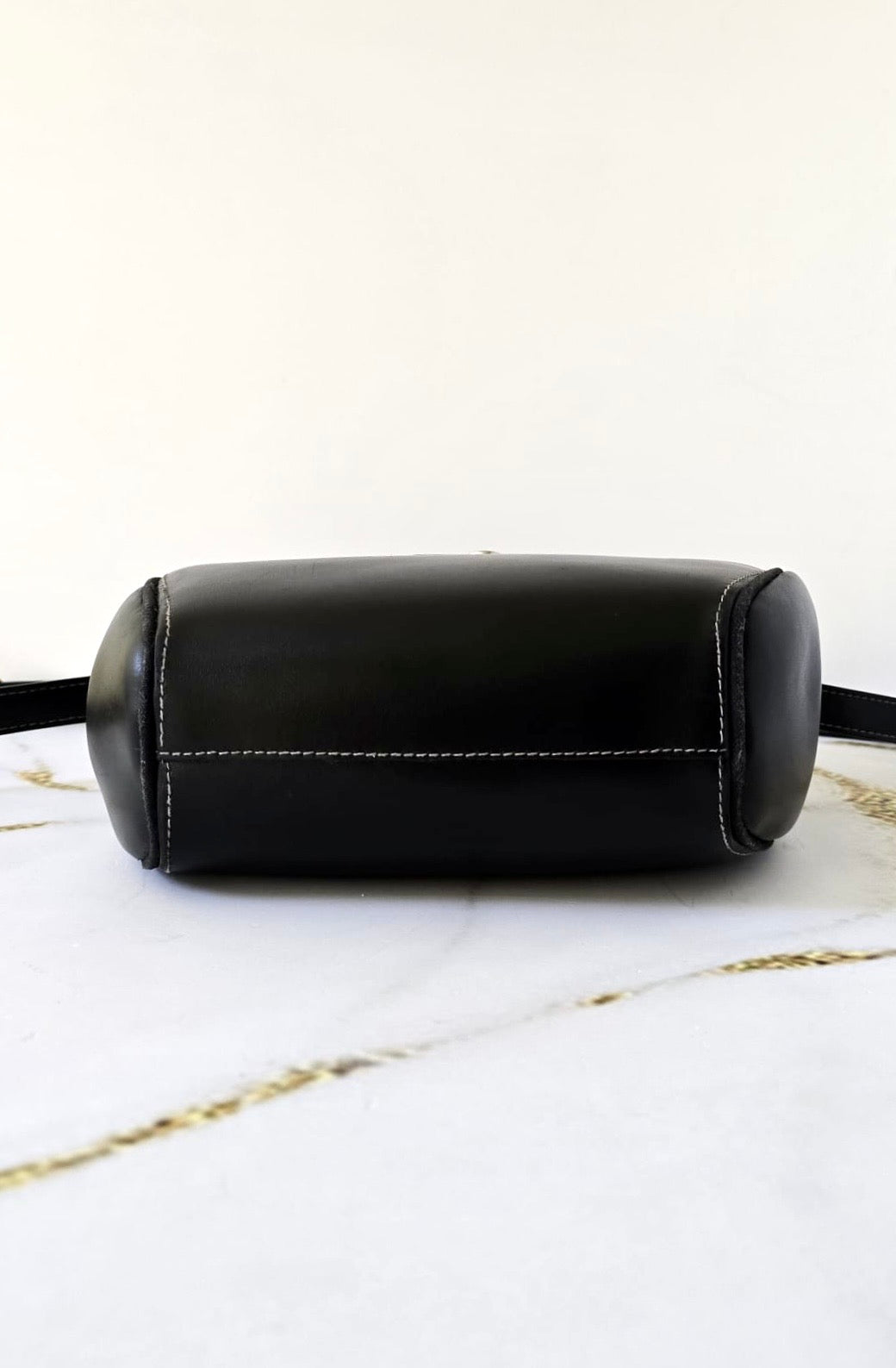 Fendi Pre-owned Black and Gold Tone Turn-lock Dumpling Bag Shoulder Bag Crossbody Bag