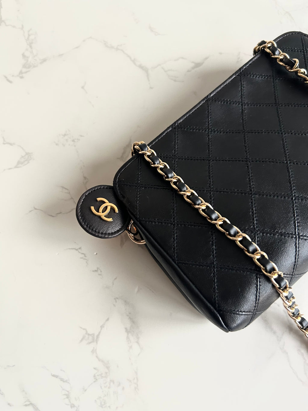 Chanel 黑色小羊皮革Matelassé斜背包/單肩包/側背包