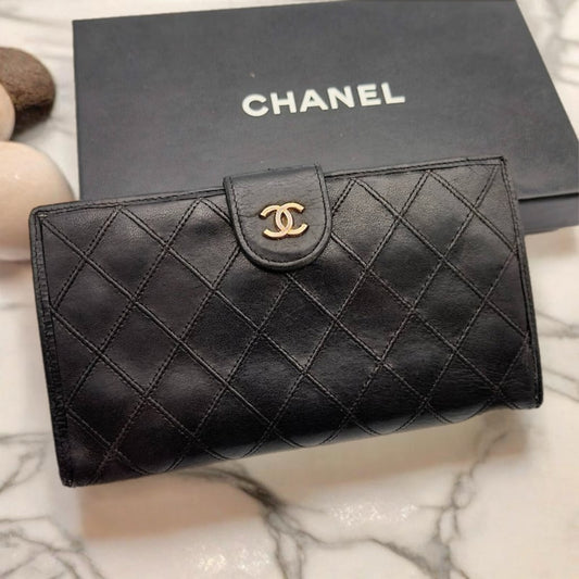 CHANEL 稀有黑色小羊皮革金標中長夾/錢包 - 日本中古二手Vintage