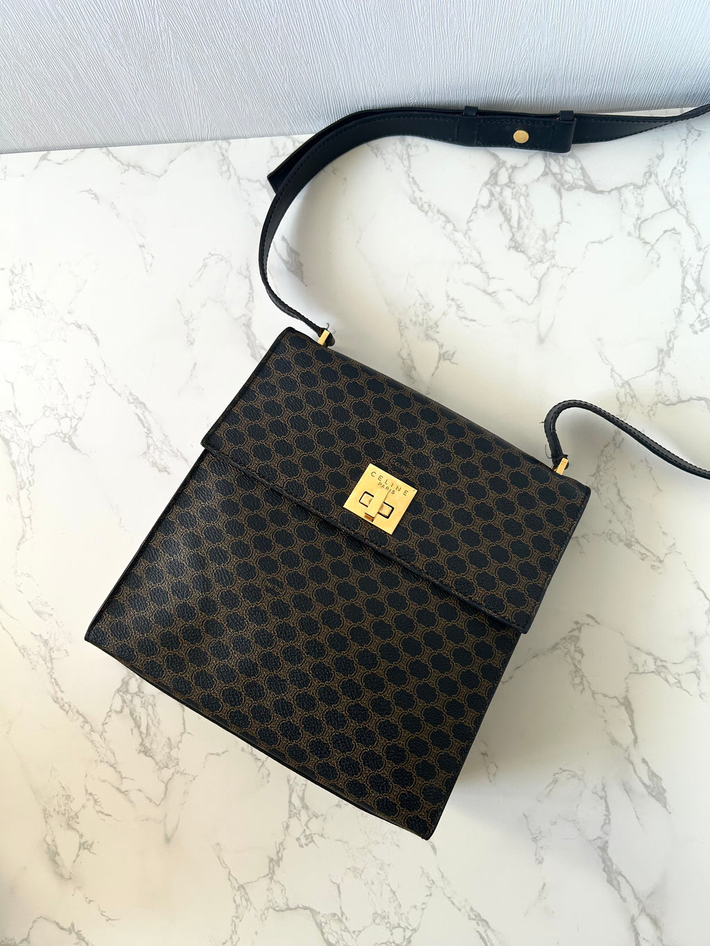 CELINE rare black old flower gold rotating buckle leather Kelly side bag / oblique bag