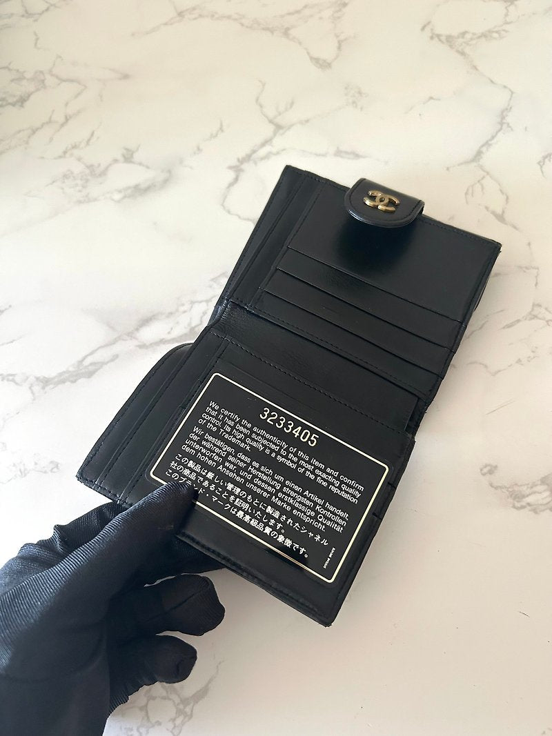 CHANEL 稀有雙面黑色小羊皮革金標短夾/錢包