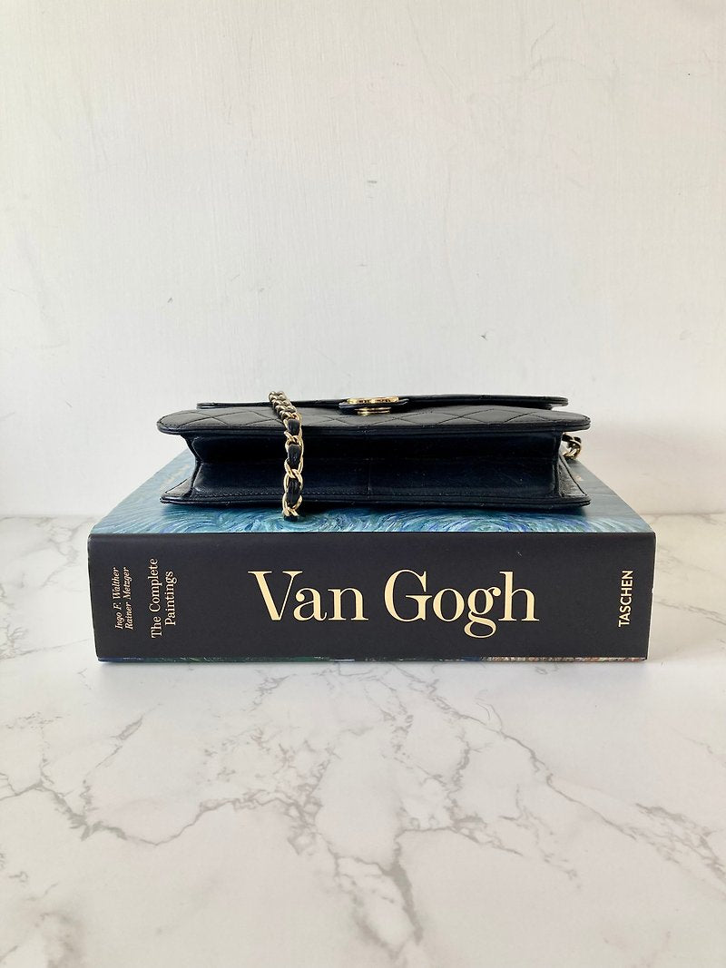 CHANEL classic black gold buckle 22cm Half Flap chain small bag/side backpack/shoulder bag