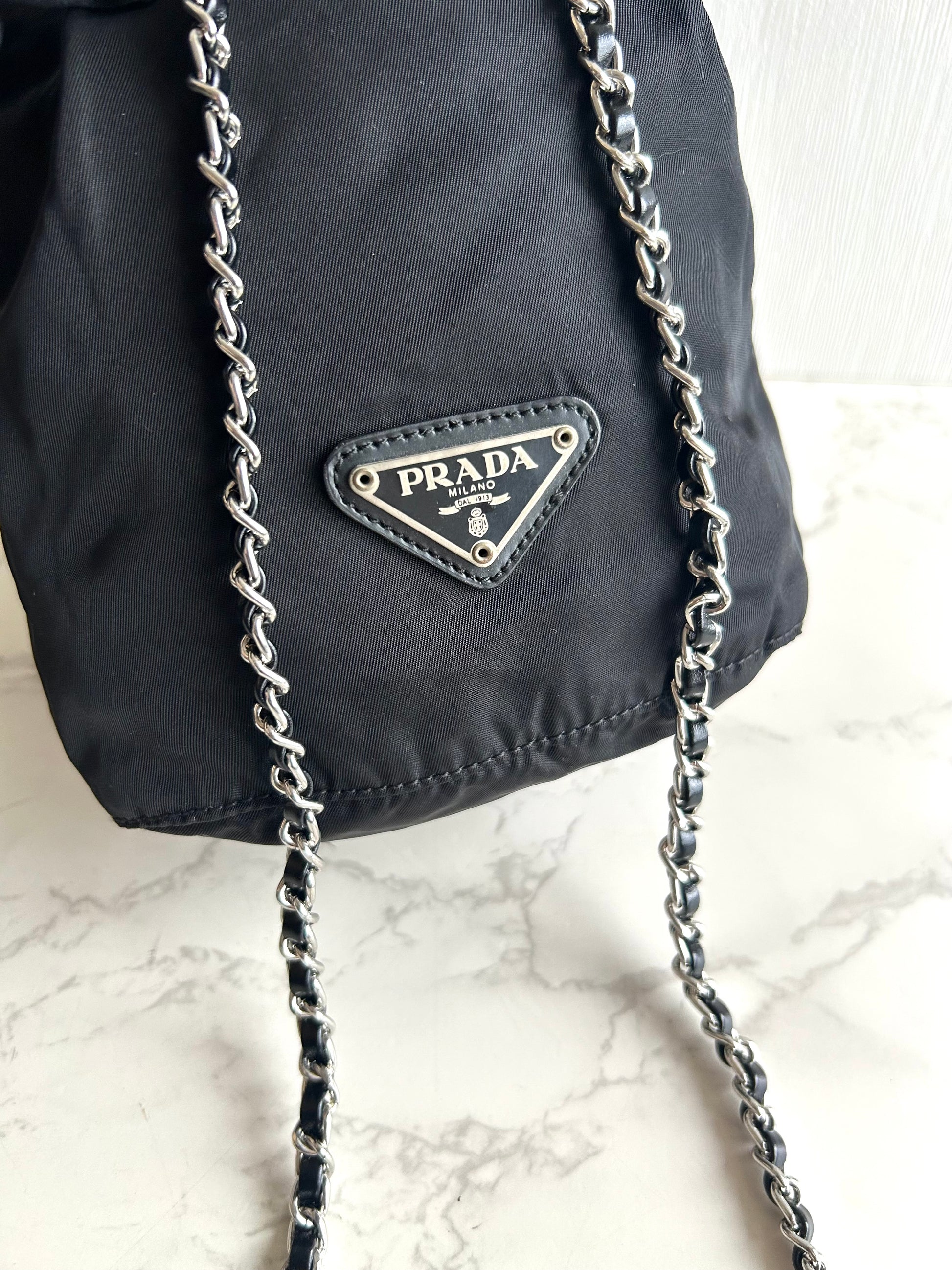 中古Prada黑銀鏈子迷你水桶包 側背包 斜背包