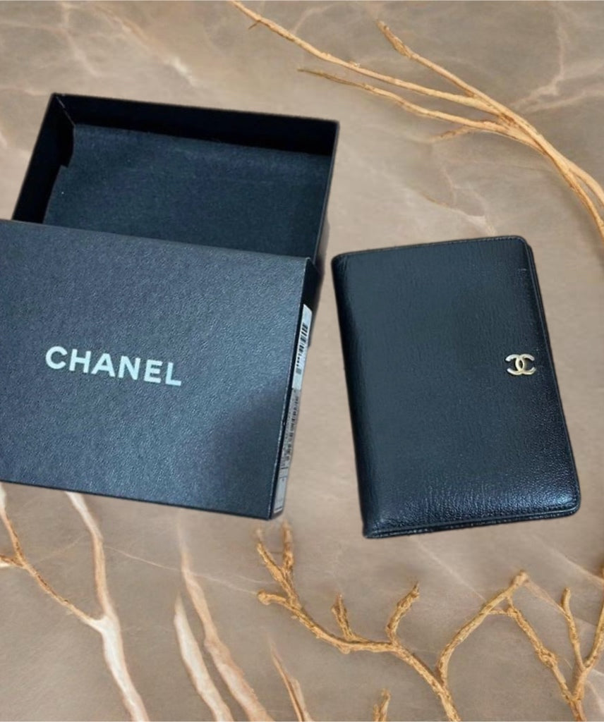 CHANEL rare black leather gold label wallet / passport holder / wallet - Japanese second-hand Vintage