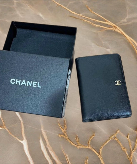 CHANEL 稀有黑色皮革金標中夾/護照夾/錢包 - 日本中古二手Vintage