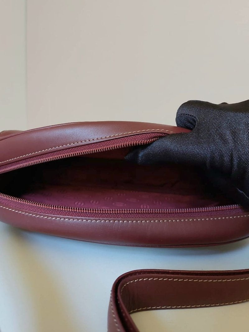 CARTIER MUST DE rare burgundy red flap small crossbody bag / side bag / shoulder bag