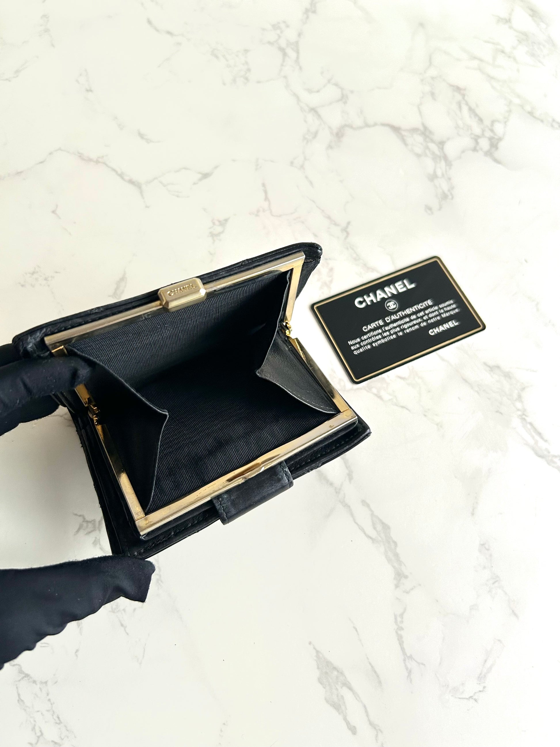 Chanel 黑色Matelassé小羊皮革口金中夾/銀包/短夾