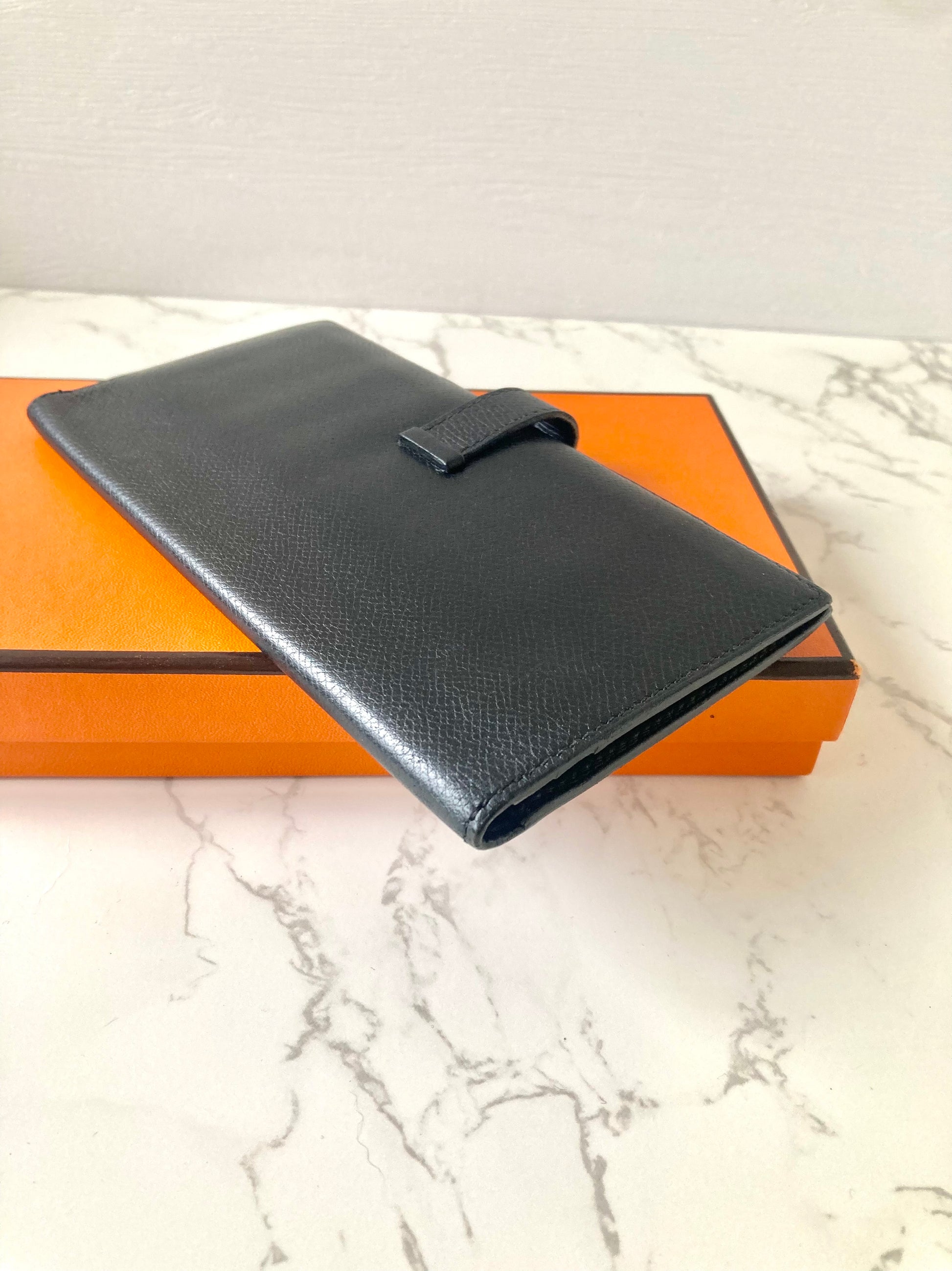 HERMES Black x Gold Epsom Leather Bearn H Bi-fold Wallet