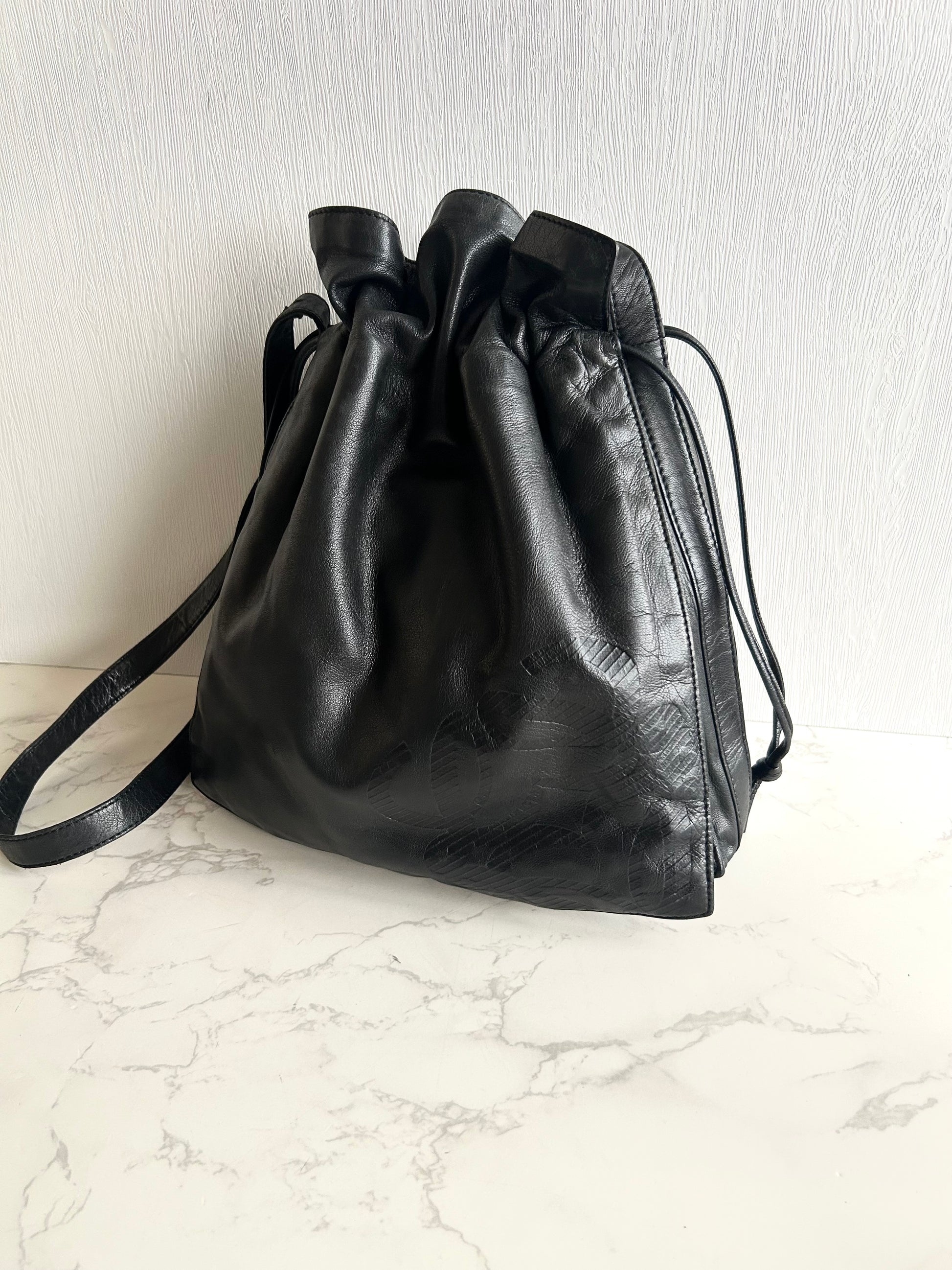 Loewe 黑色納帕皮革抽繩包 側背包 斜背包