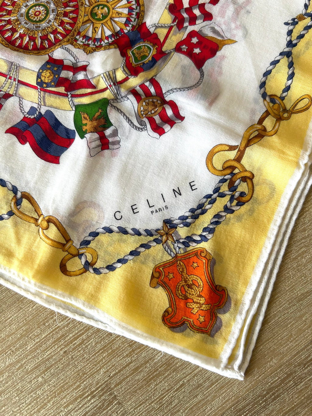 女神節滿額 HKD$3888贈品 - CELINE粉黃國旗方型絲巾 46x46cm