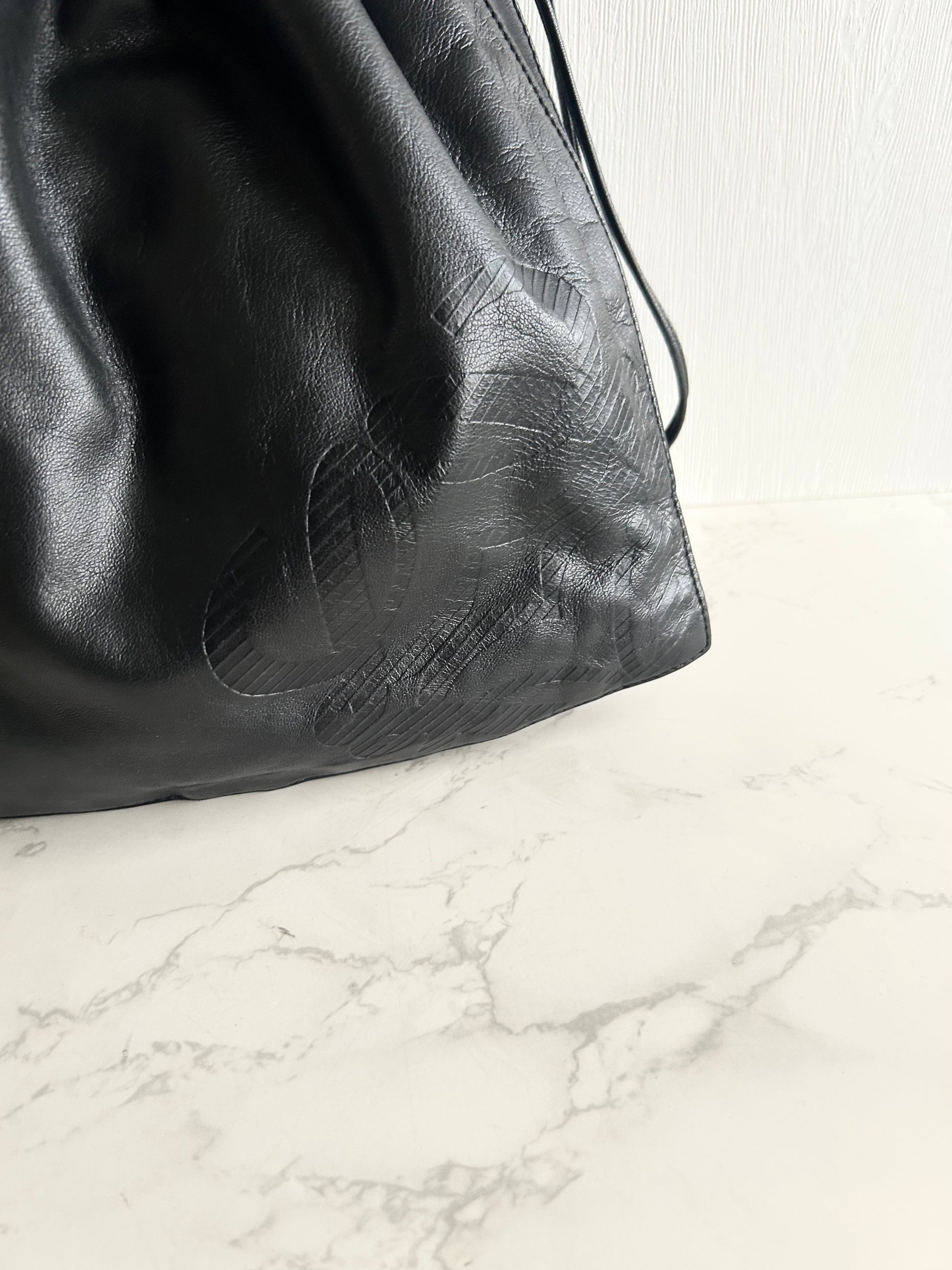 Loewe 黑色納帕皮革抽繩包 側背包 斜背包