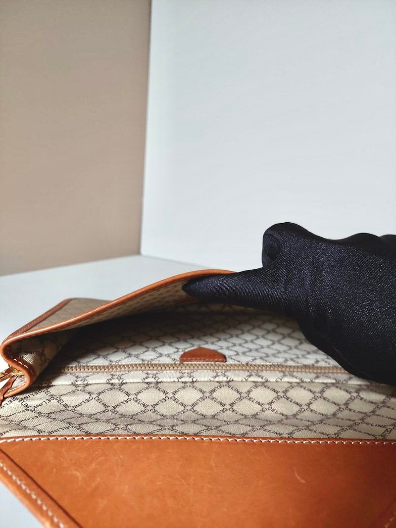 CELINE Beige Apricot Old Flower Leather Gold Arc de Triomphe Buckle Envelope Bag/Side Bag/Messenger Bag