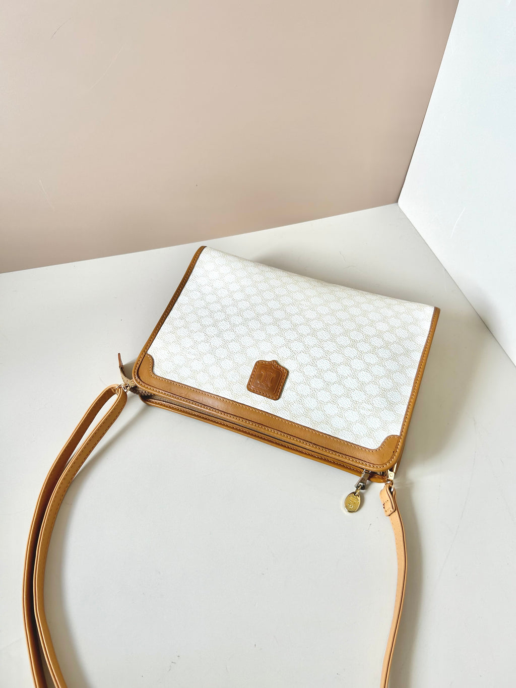 CELINE rare white old flower leather square small bag/clutch/side bag/crossbody bag