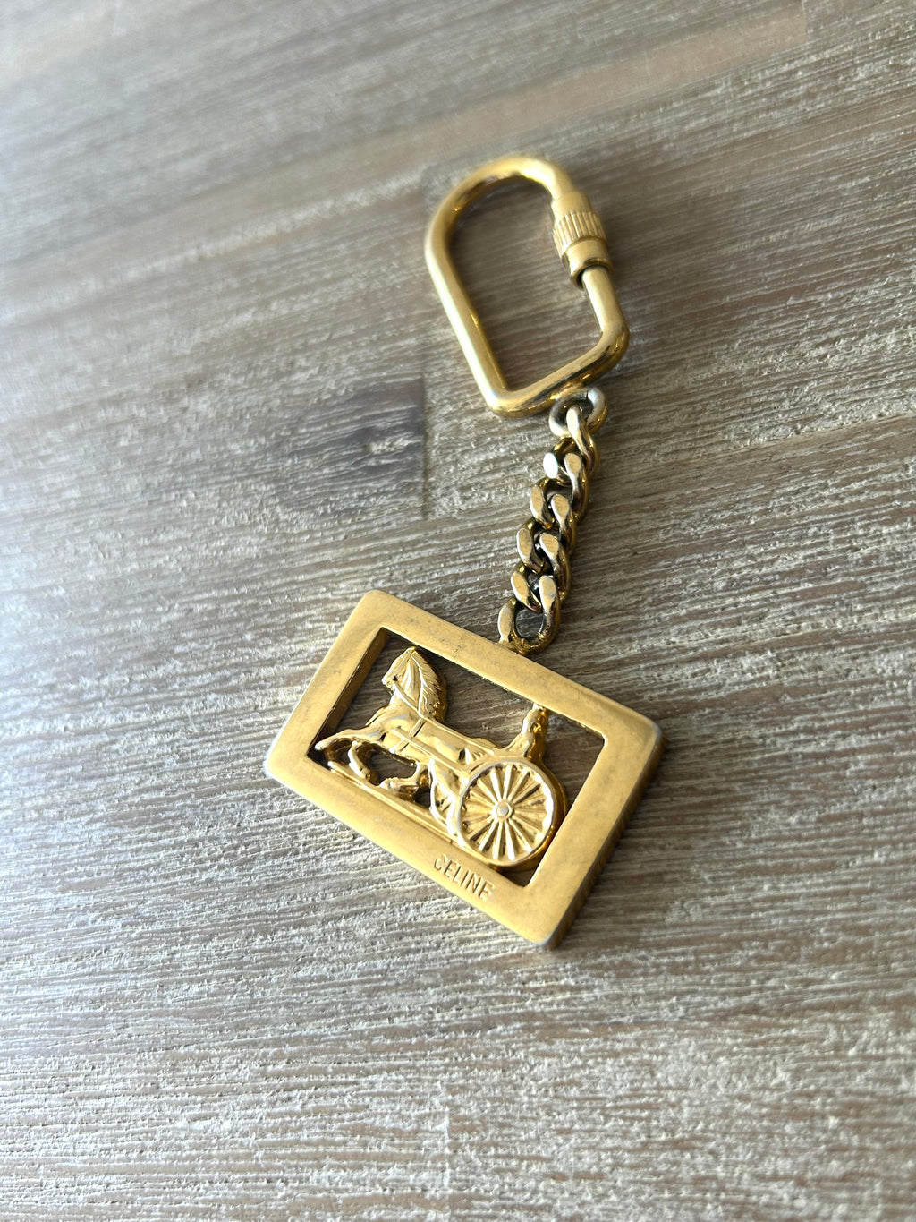 女神節滿額 HKD$3888贈品 - CELINE 經典金色馬車鎖匙扣
