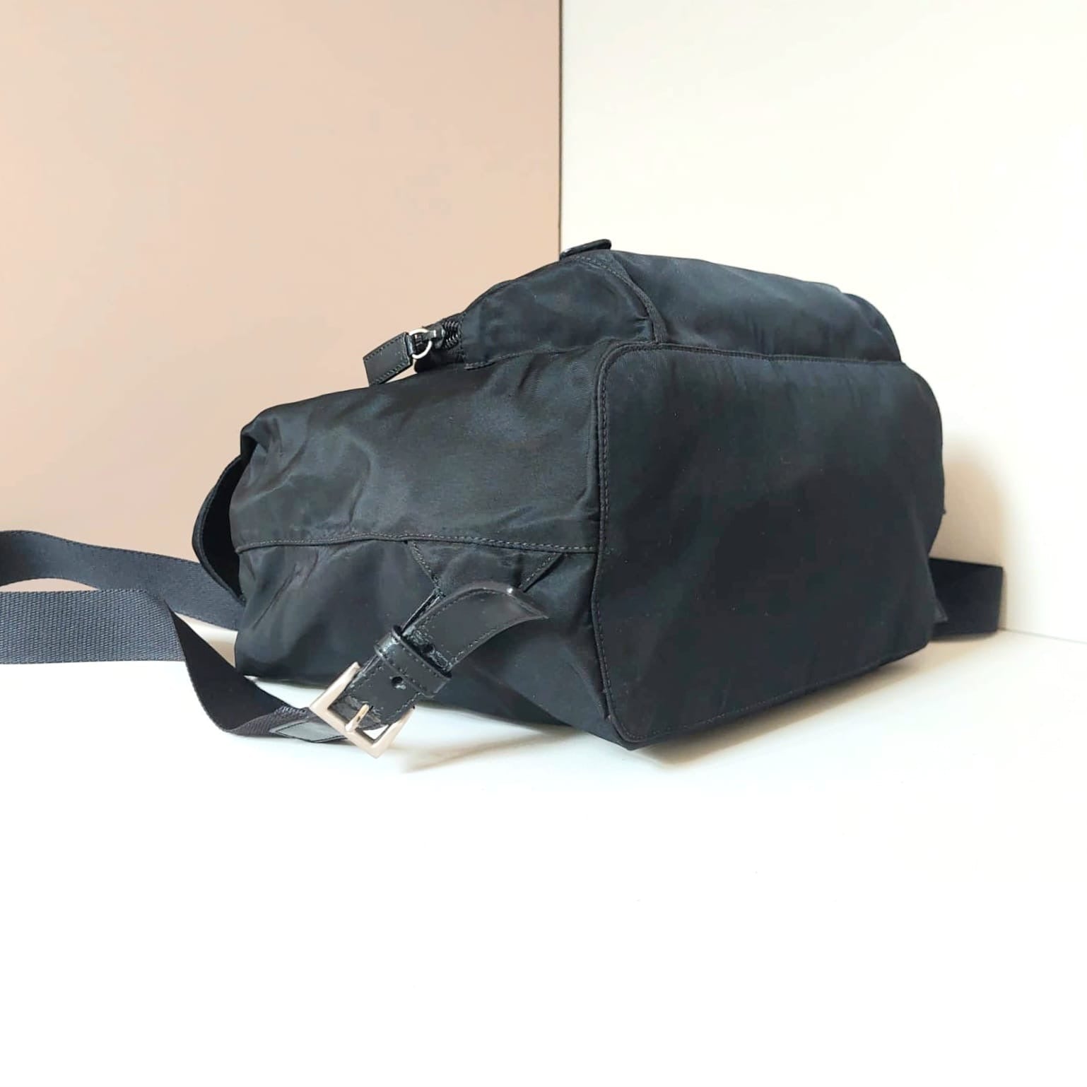 PRADA black silver triangle classic nylon men's and women's backpack/backpack