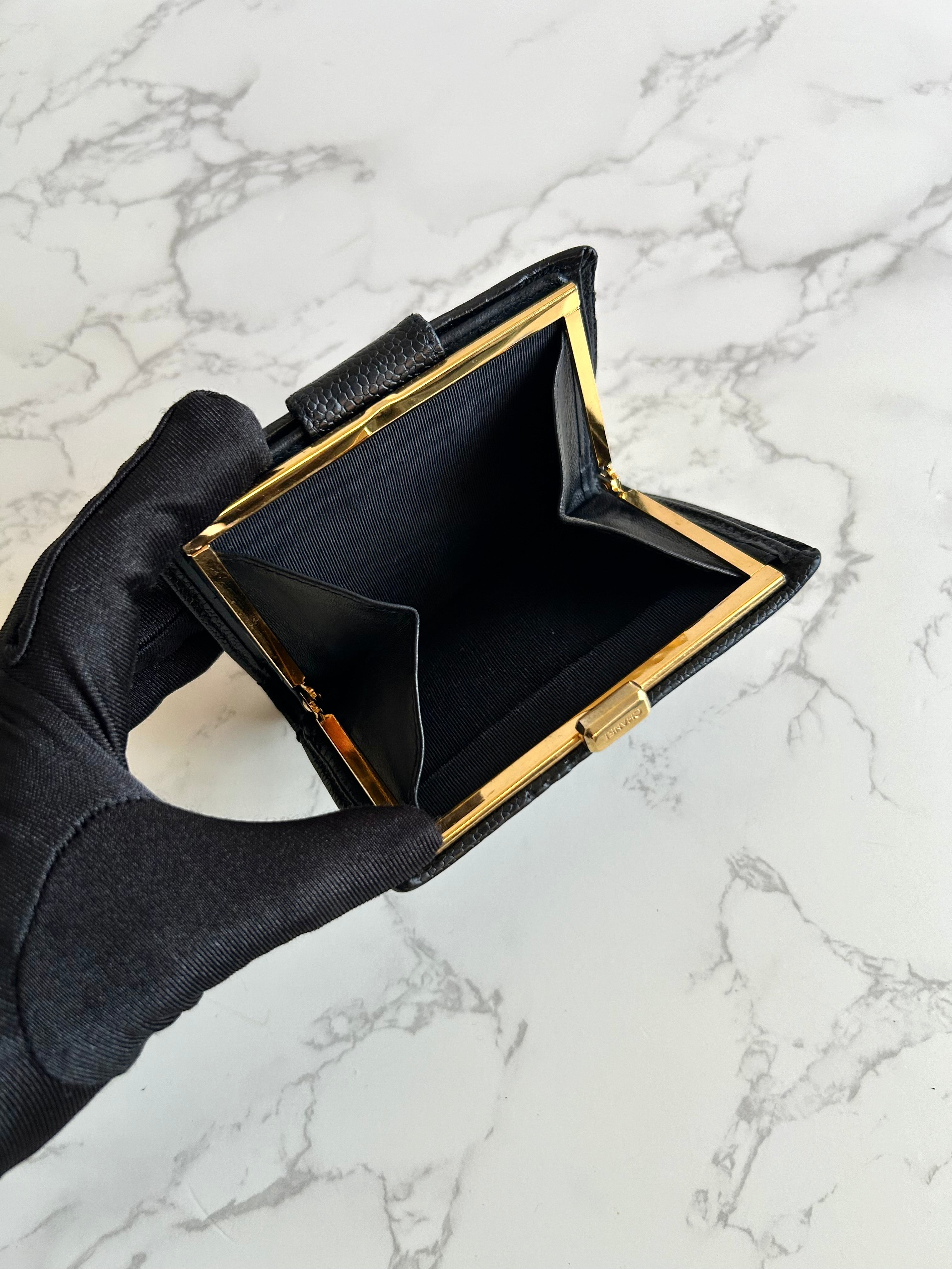 CHANEL rare gold buckle black caviar cowhide leather short wallet / wallet / purse