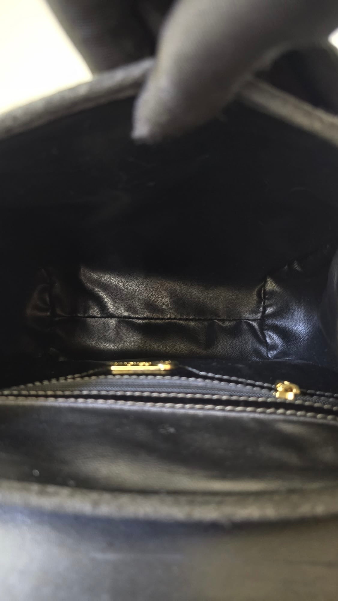 Fendi Pre-owned Black and Gold Tone Turn-lock Dumpling Bag Shoulder Bag Crossbody Bag