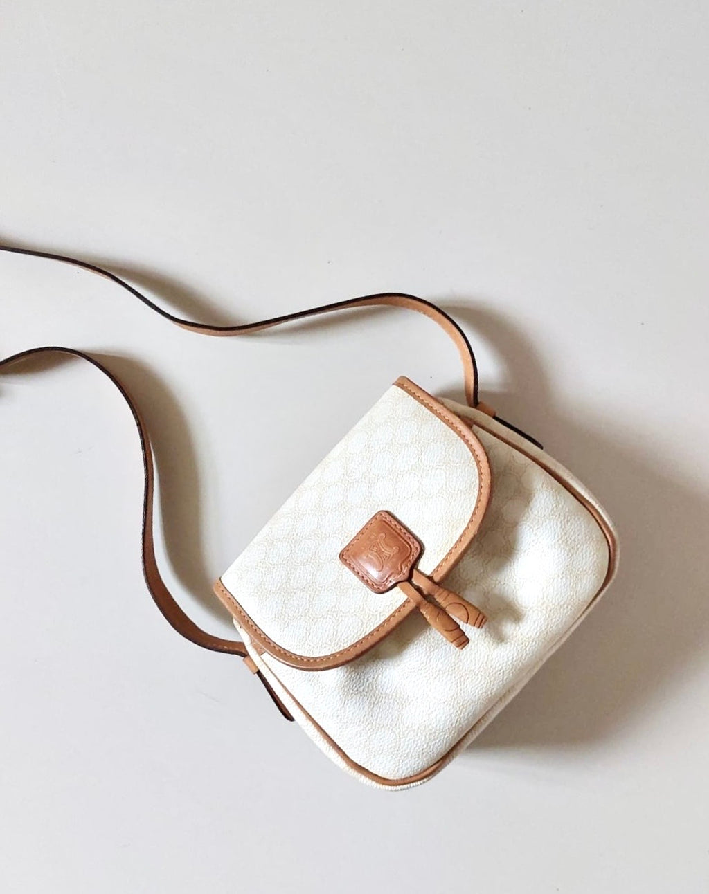 CELINE rare white old flower mini pumpkin leather side bag / oblique bag