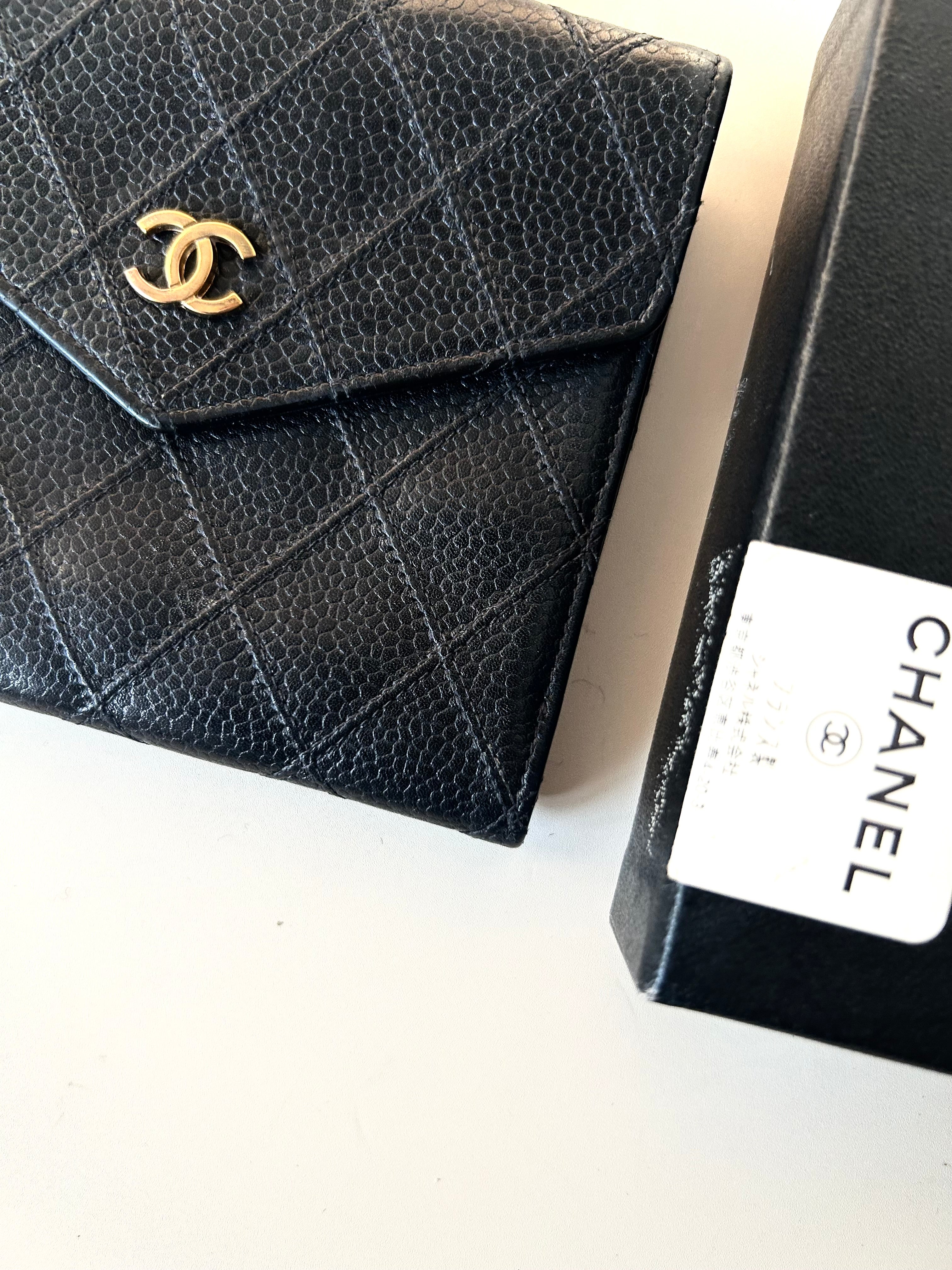 CHANEL rare double-sided gold buckle black caviar cowhide leather short wallet / small wallet / wallet